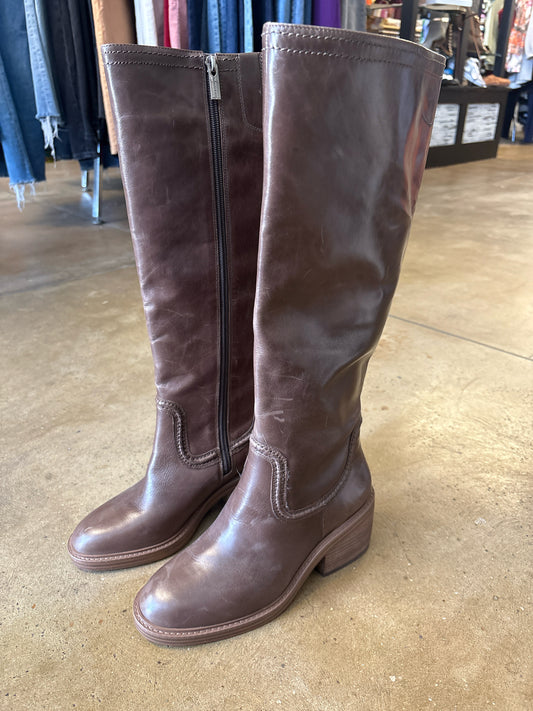 Vince Camuto Shoe Size 7 Boots