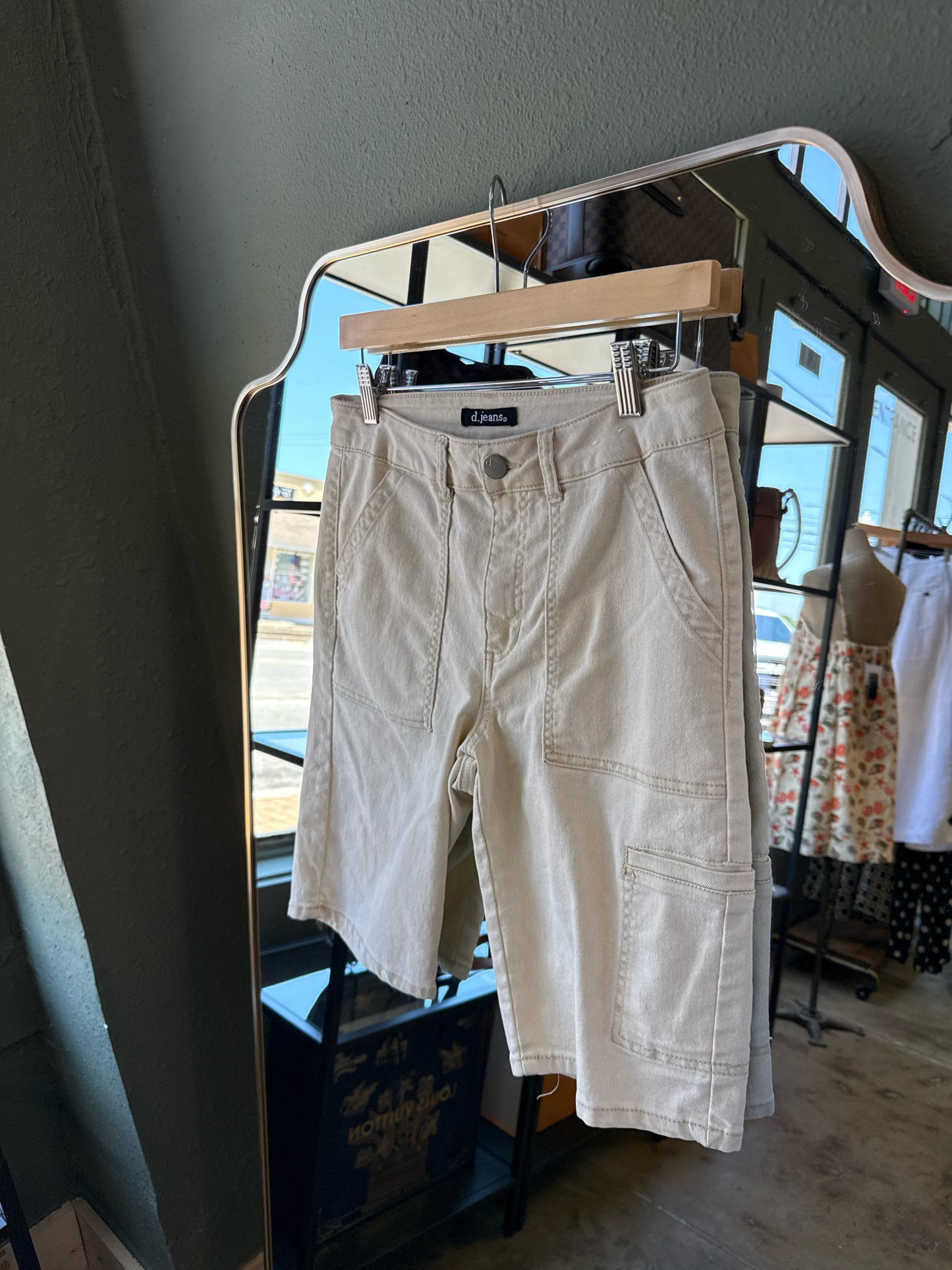d.jeans Size 6 Tan Shorts