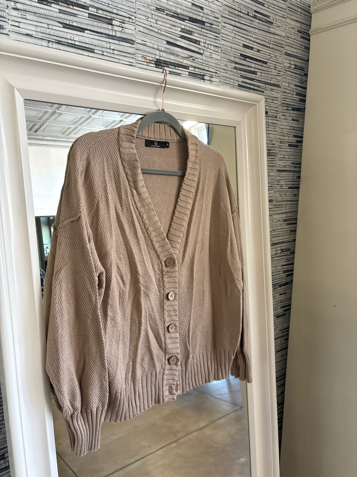 Lillusory Size M Beige Sweater