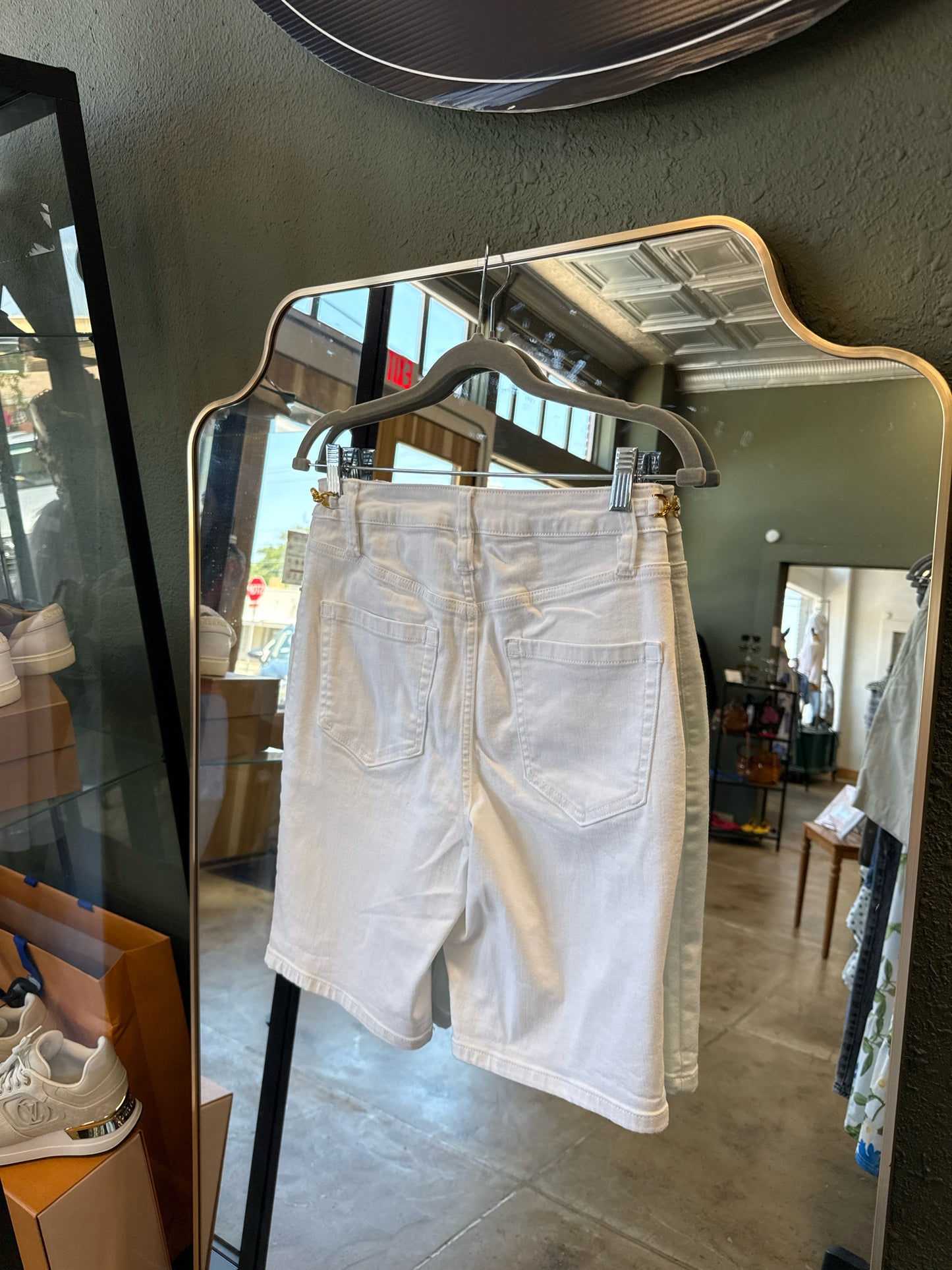 INC Size 8/29 White Shorts
