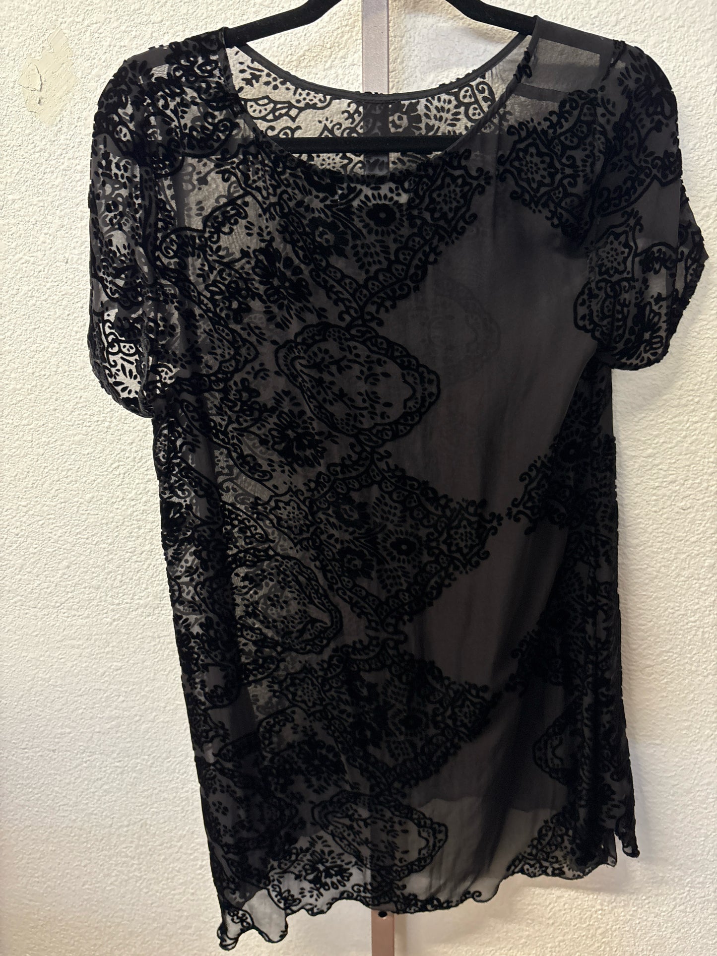 4 Love and Liberty Size M Black velvet Top