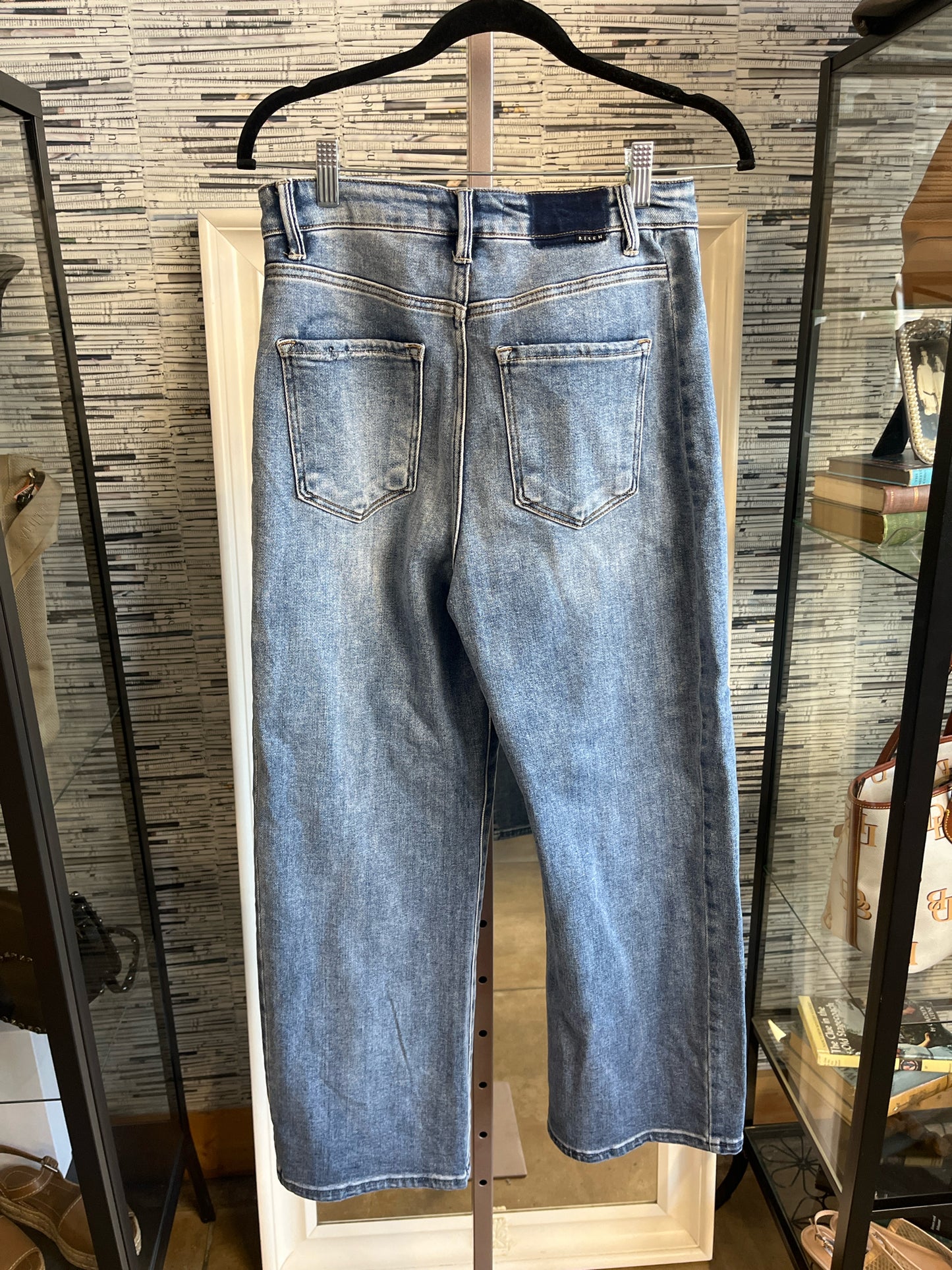Risen Size 27 Med. Wash Jeans