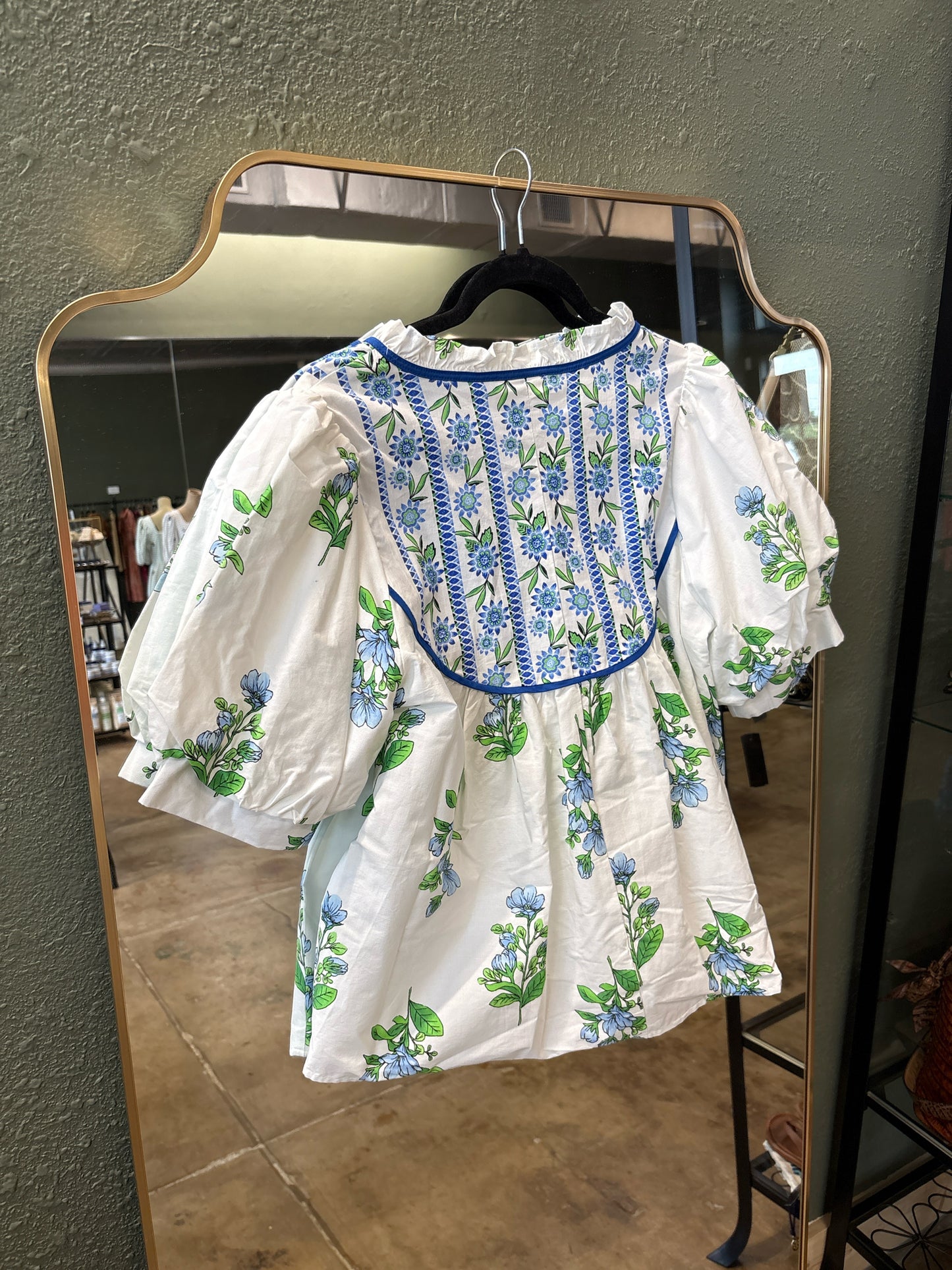 entro Size M White/Blue/Green Top