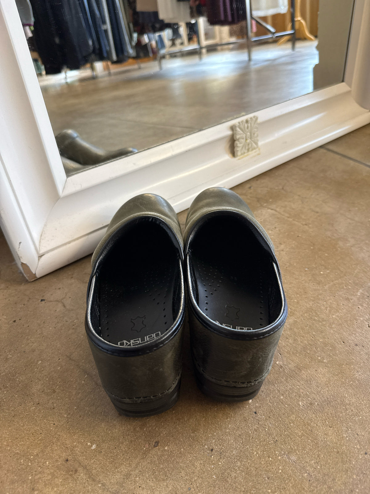Dansko Shoe Size 39 Green Clogs