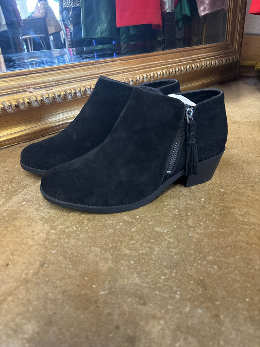 Vionic Shoe Size 7.5 Black suede Heels