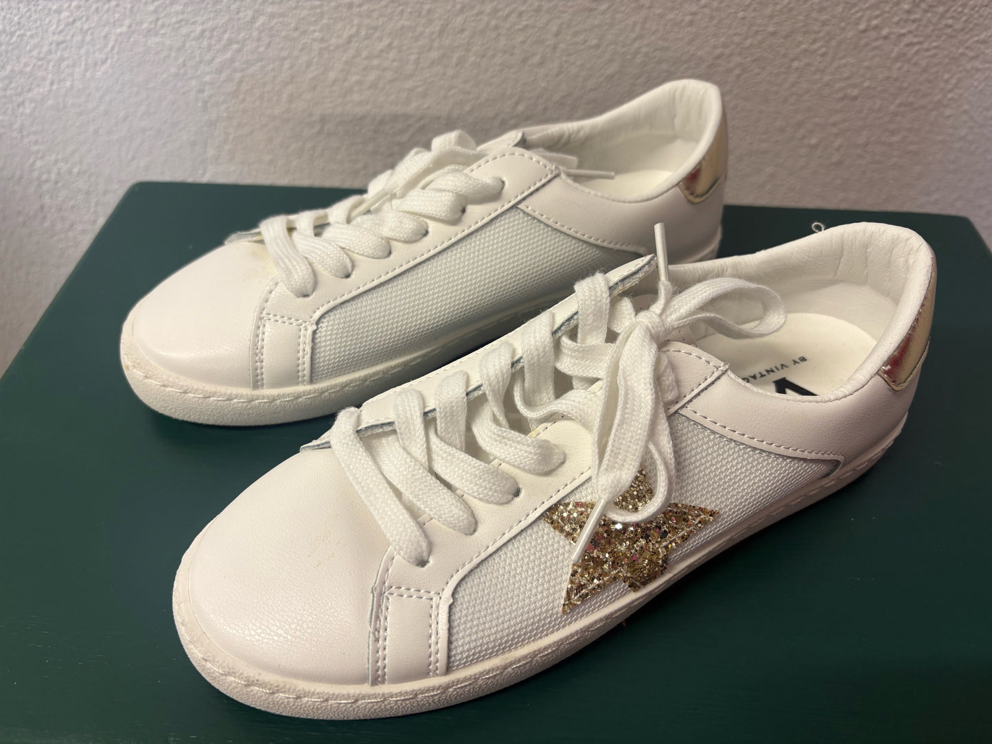 Vintage Havana Shoe Size 8 White/Gold Sneakers