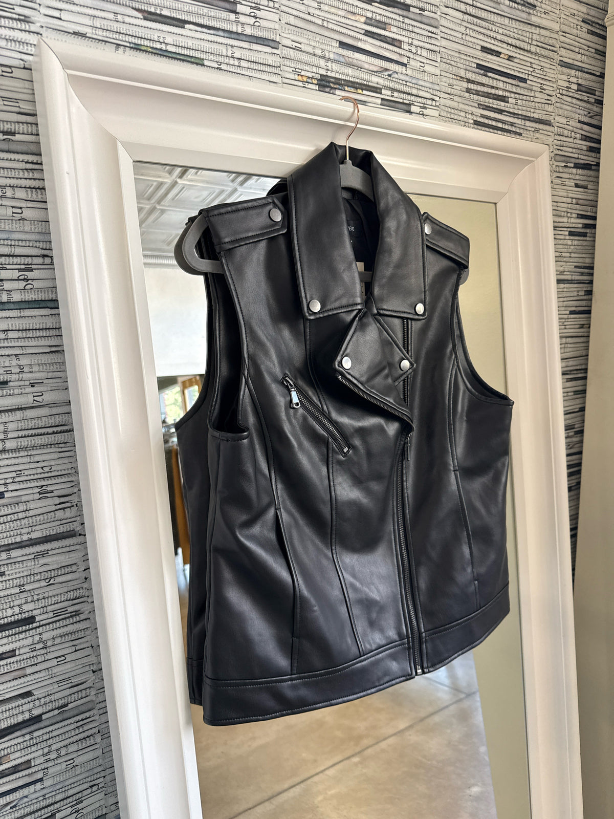 EVEREVE Size M Black Vest