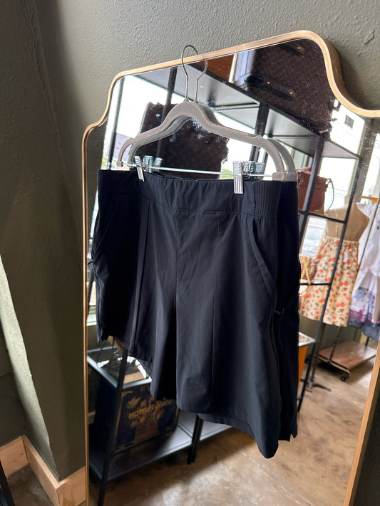 Columbia Size L Black Shorts