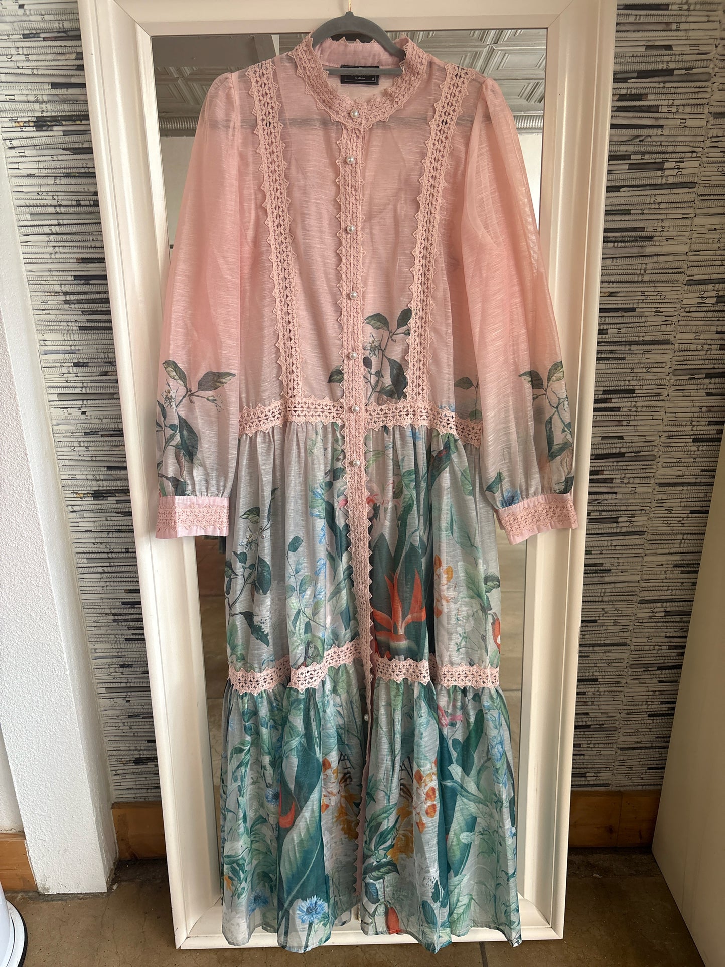 Camellia Size M pink print Dress