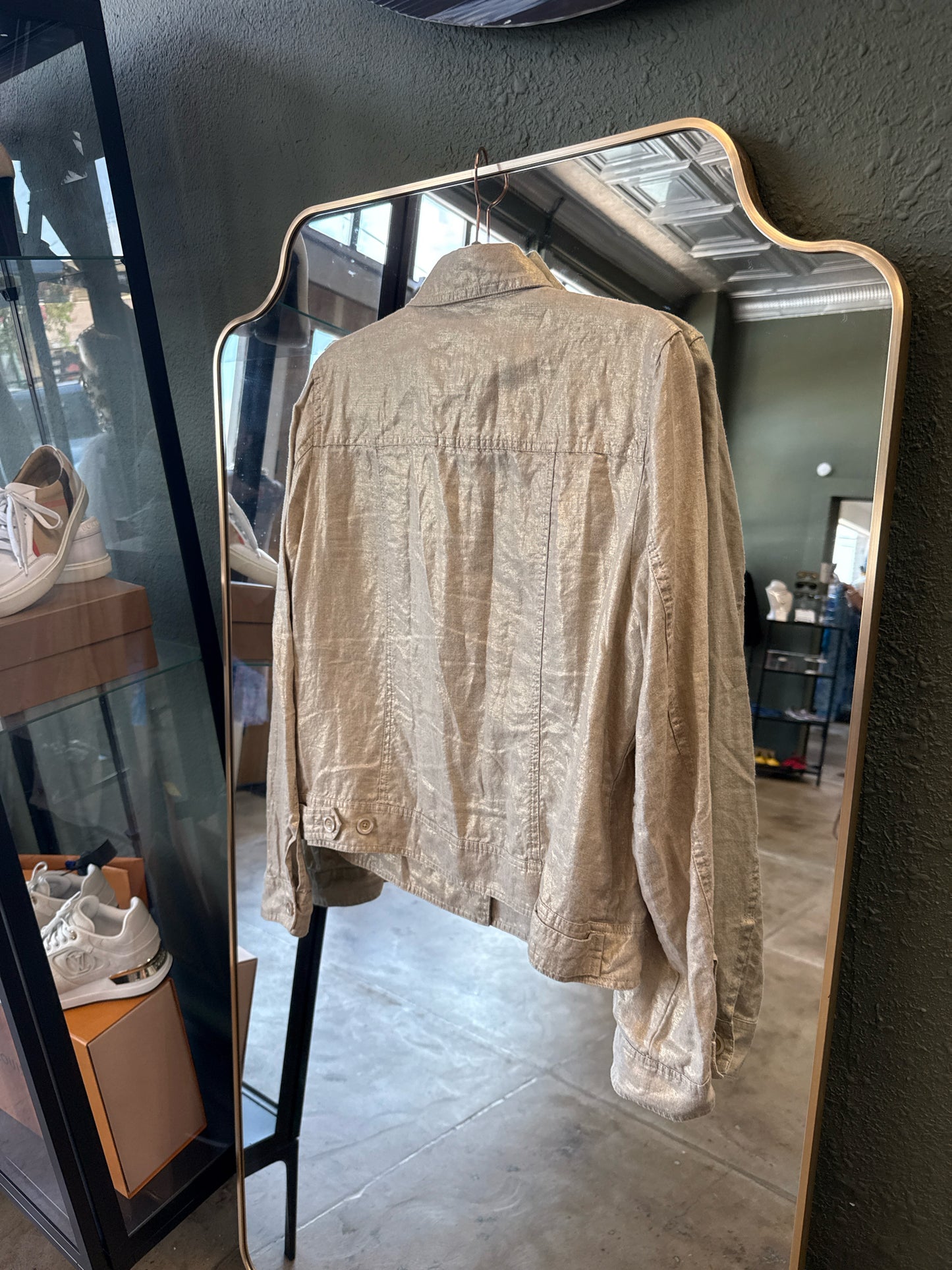 Tommy Bahama Size L Gold Top