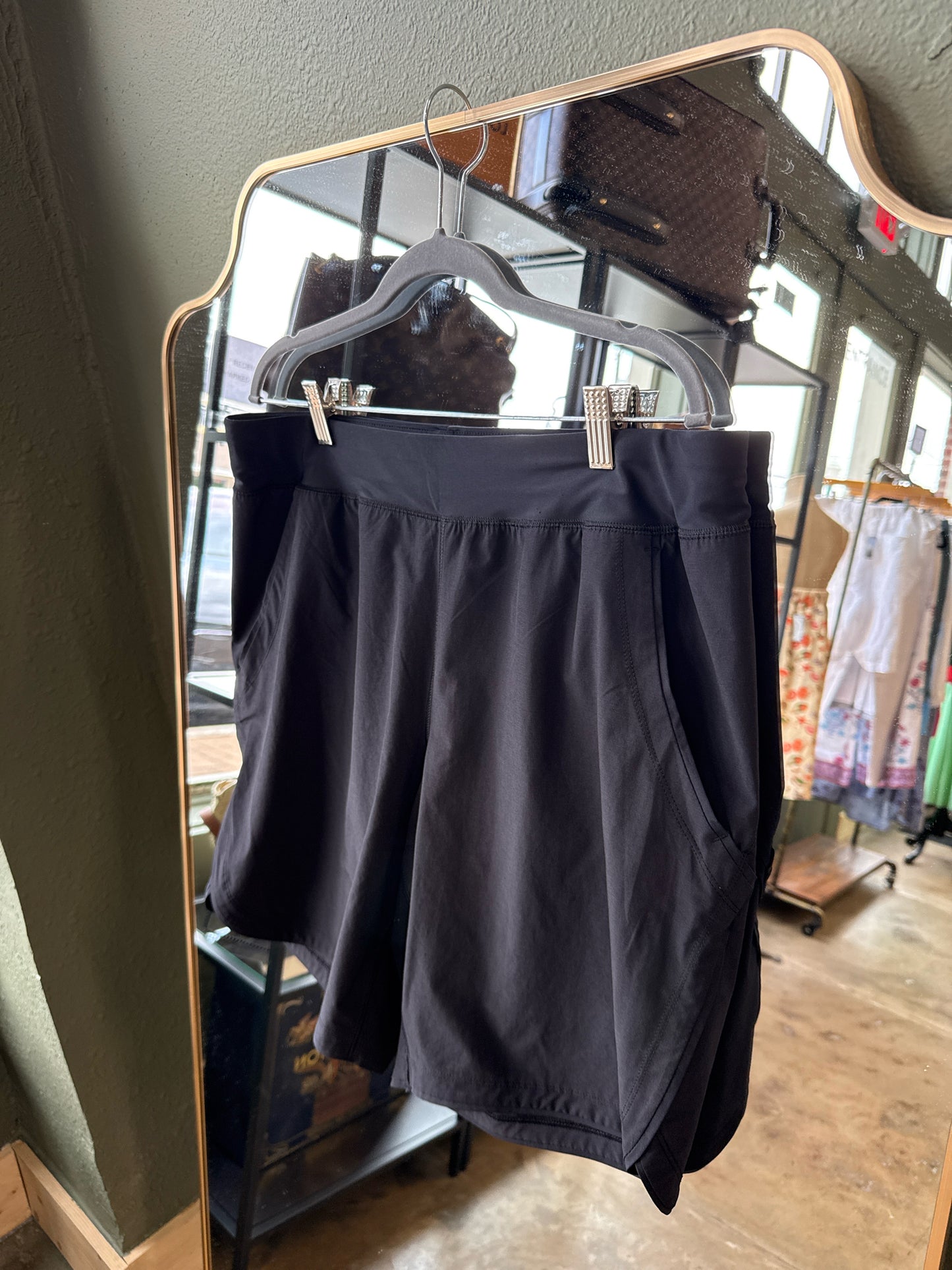 Lands End Size 14 Black Shorts