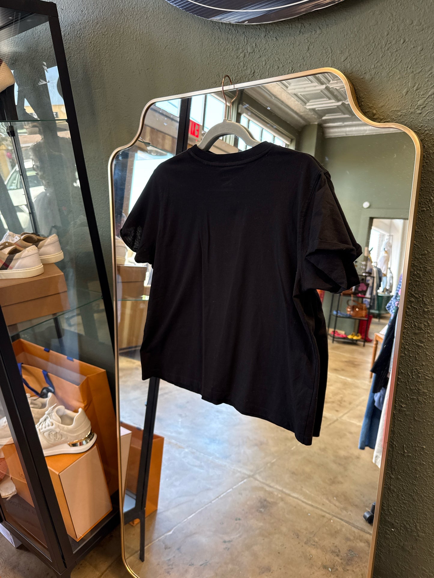 DKNY Size M Black Tee
