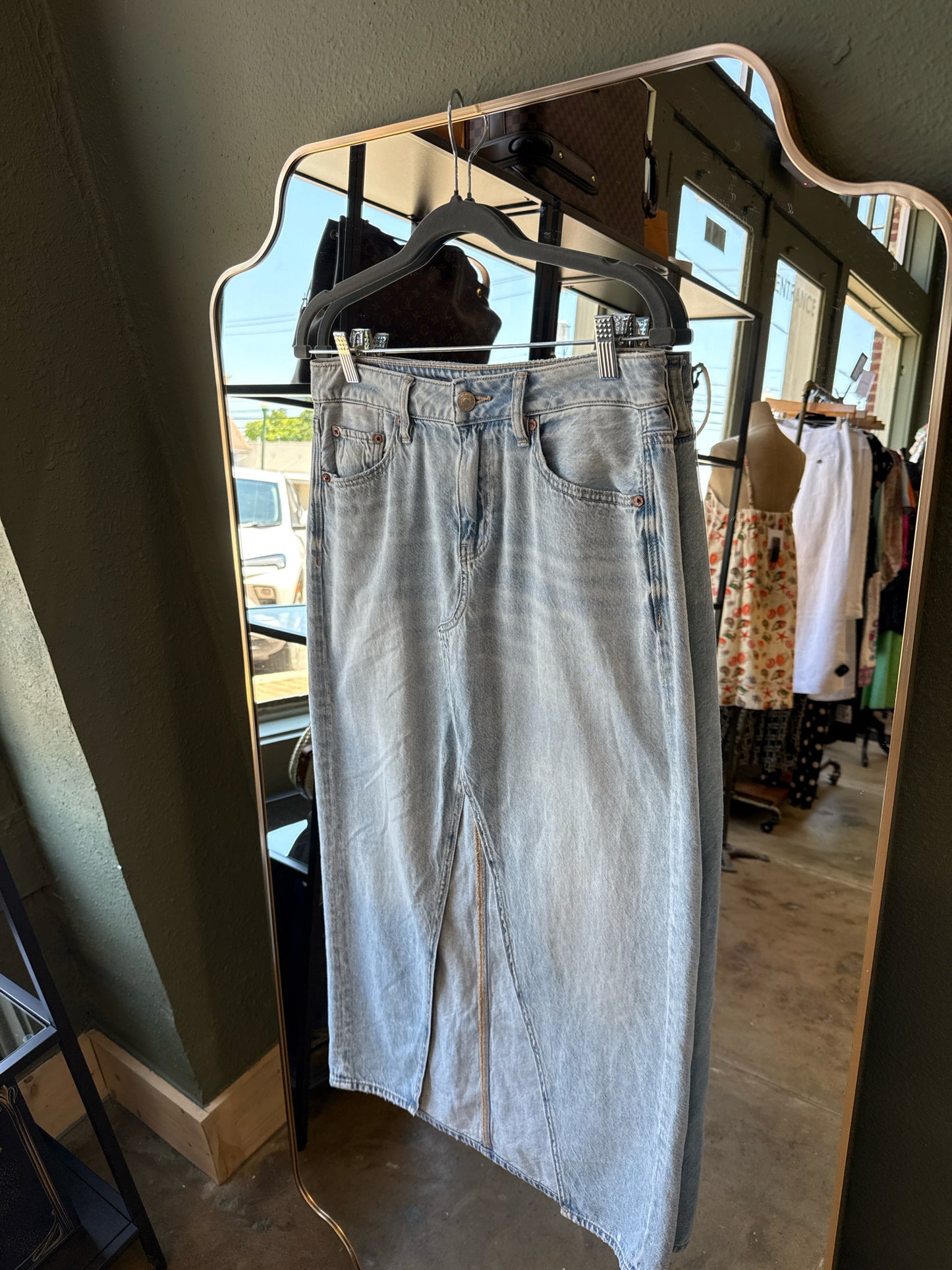American Eagle Size 4 Denim Light Wash Skirt