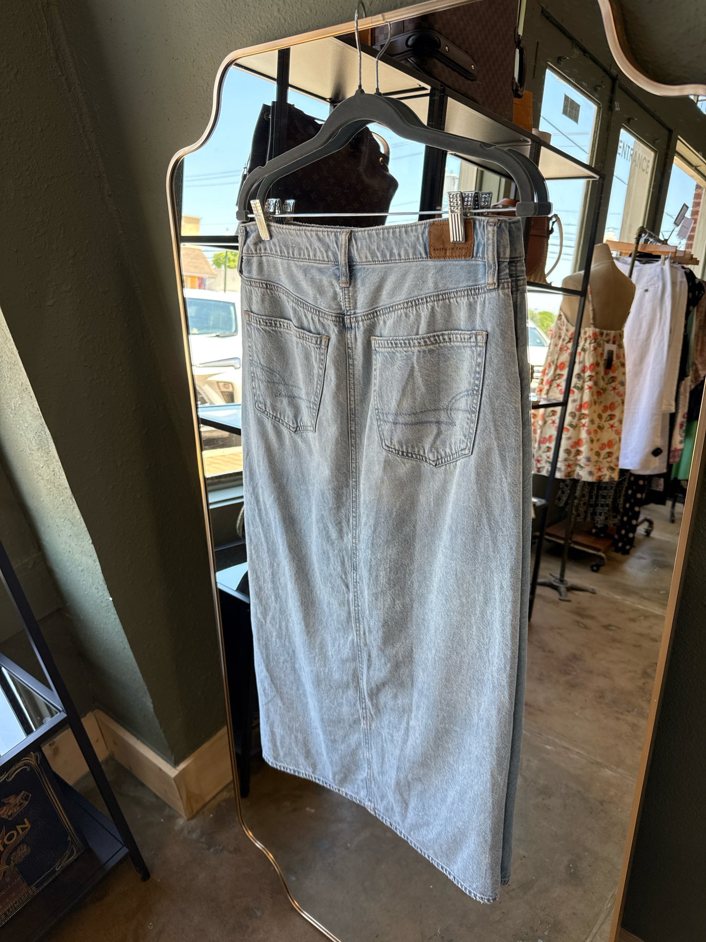 American Eagle Size 4 Denim Light Wash Skirt