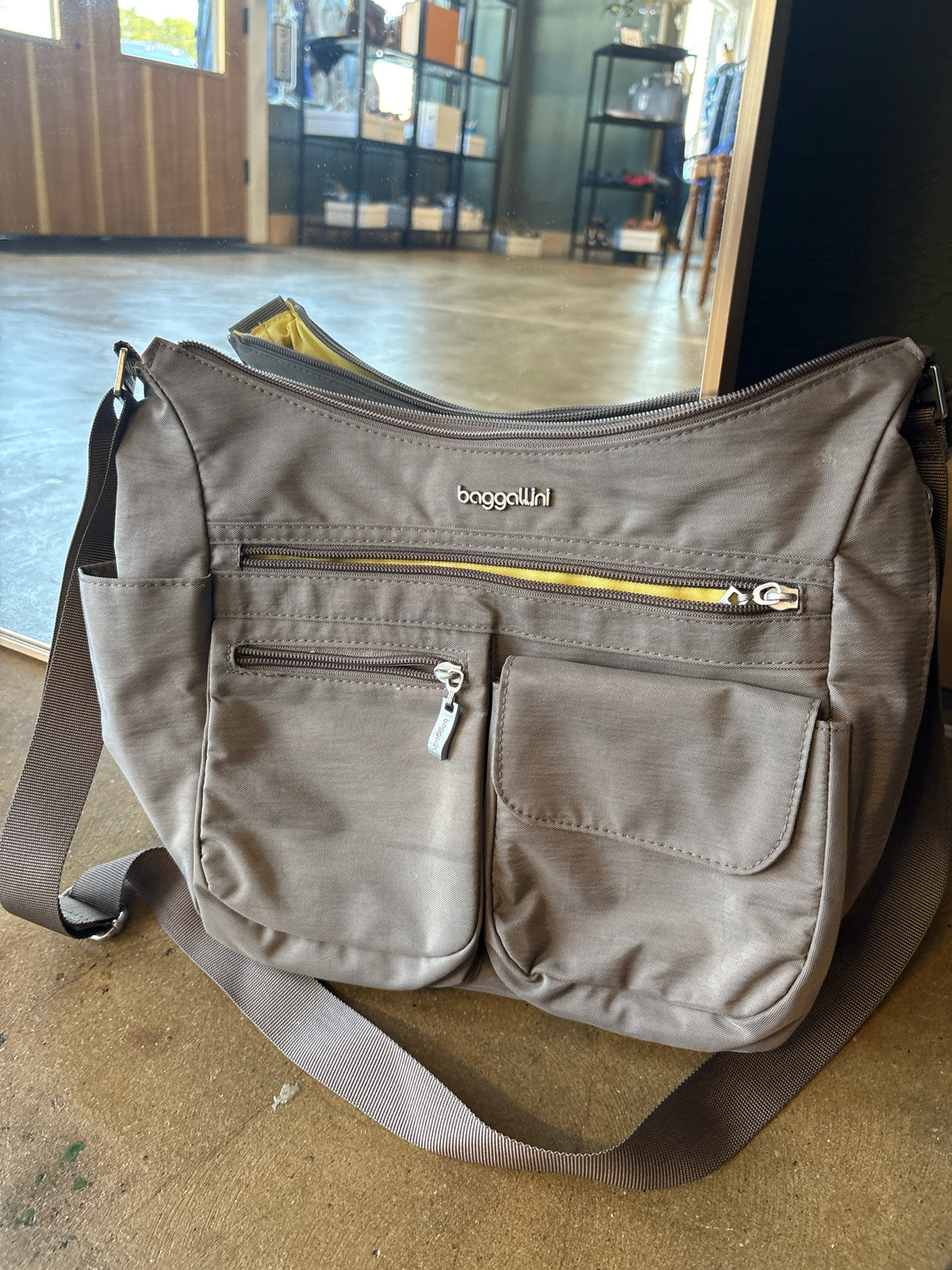 Baggallini Beige Bag