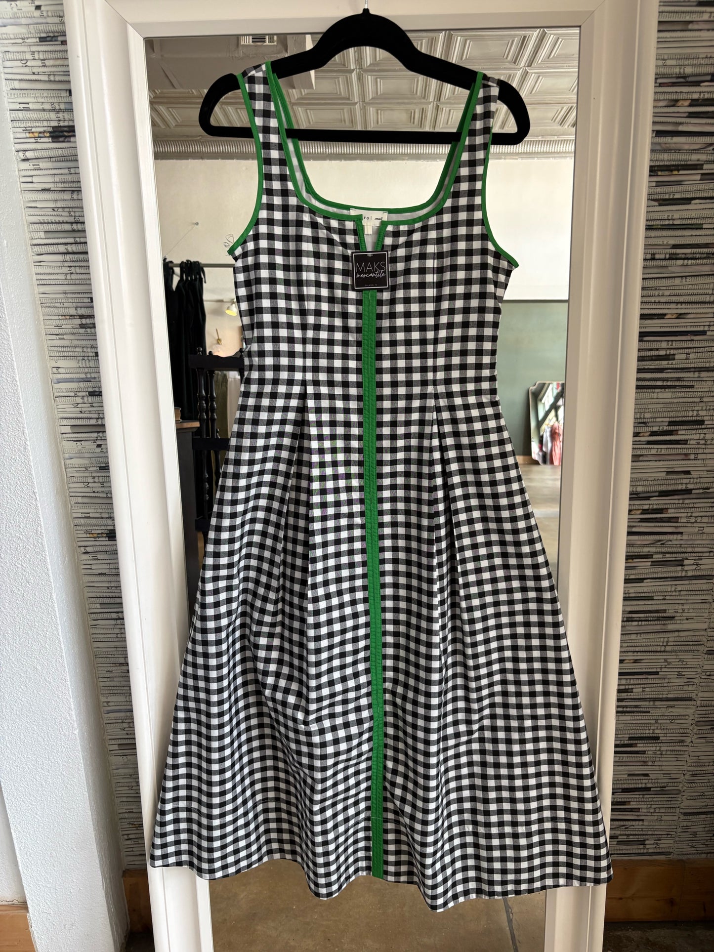 entro Size L White/Black/Green Dress