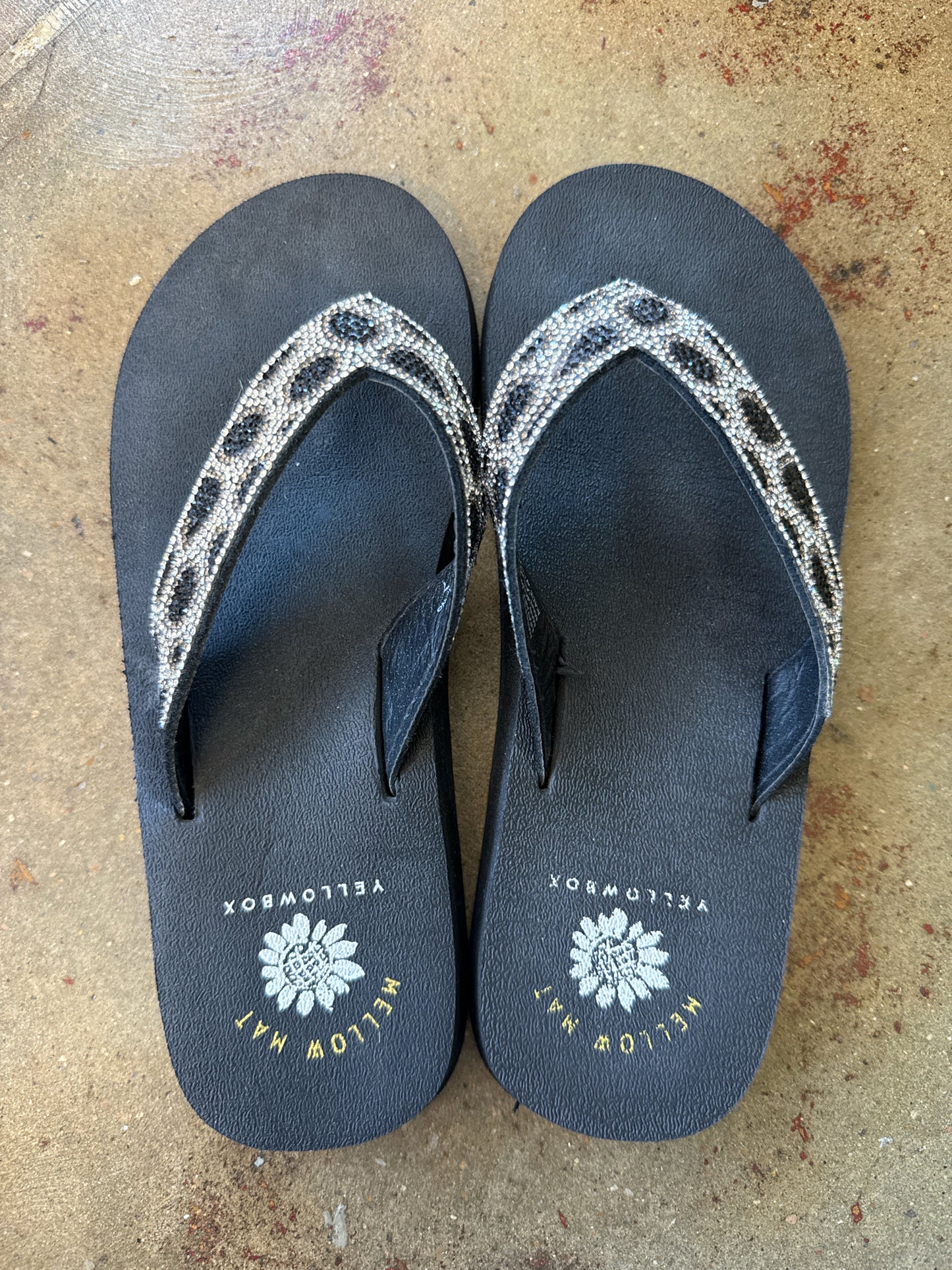 Yellow Box Shoe Size 7 Black Flip Flops