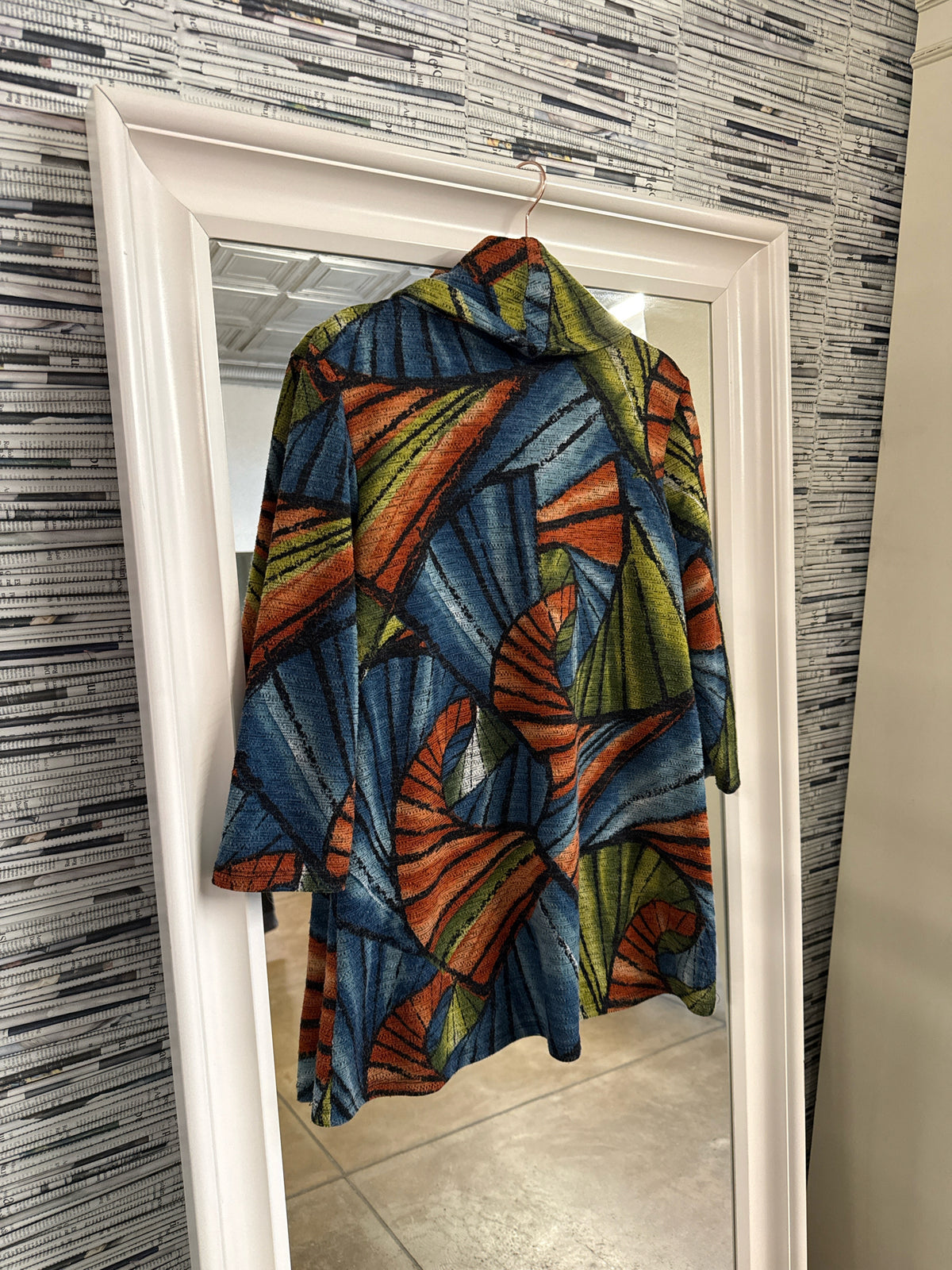 Pure Essence Size M Blue/Green/Orange Top