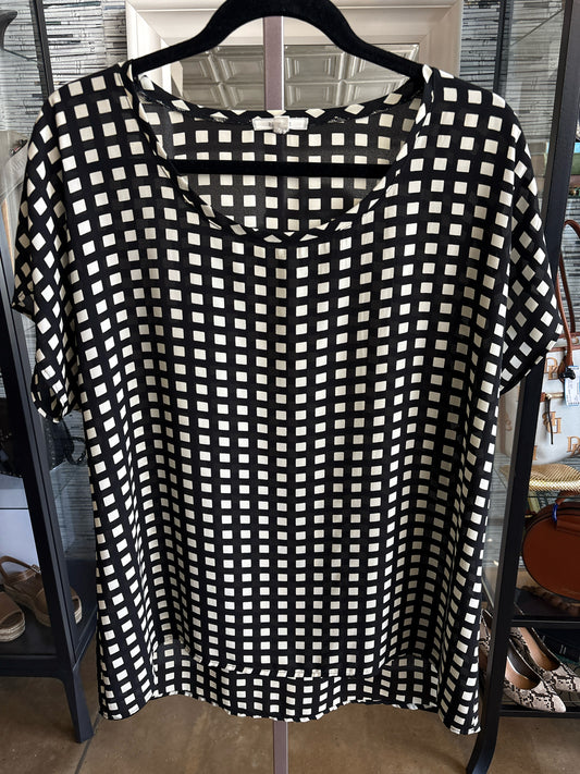Pleione Size L B&W Checkered Top