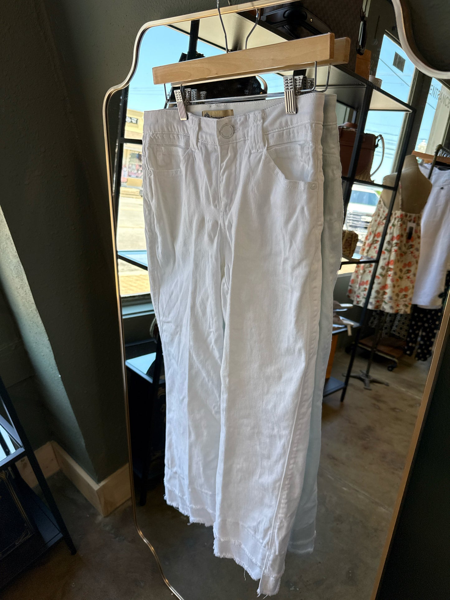 Democracy Size 6 White Pants