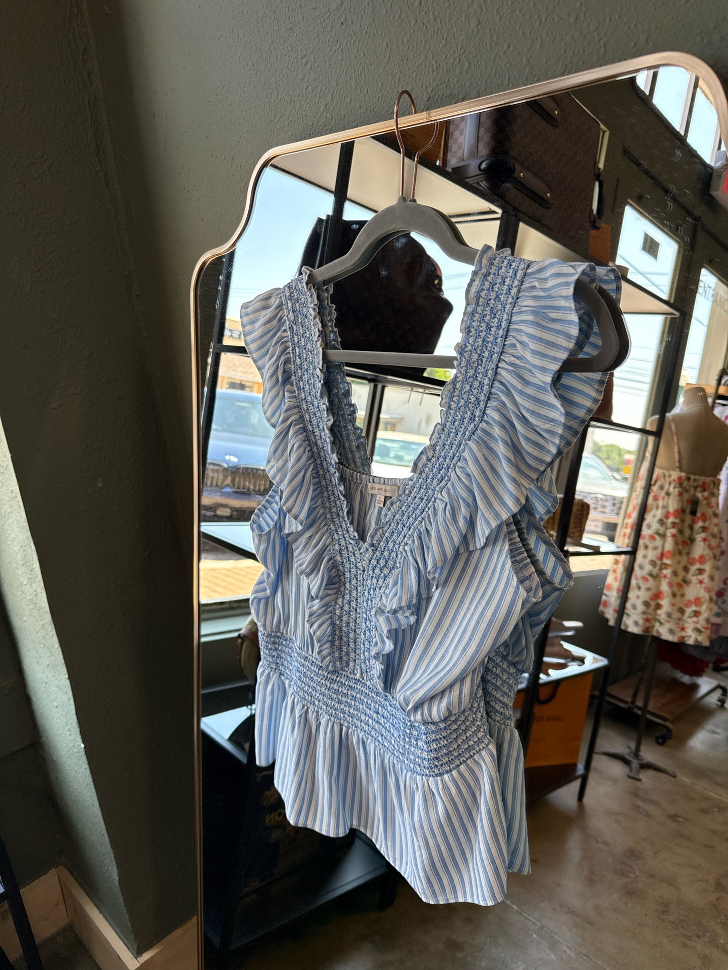 Skies Are Blue Size L Blue/White Top