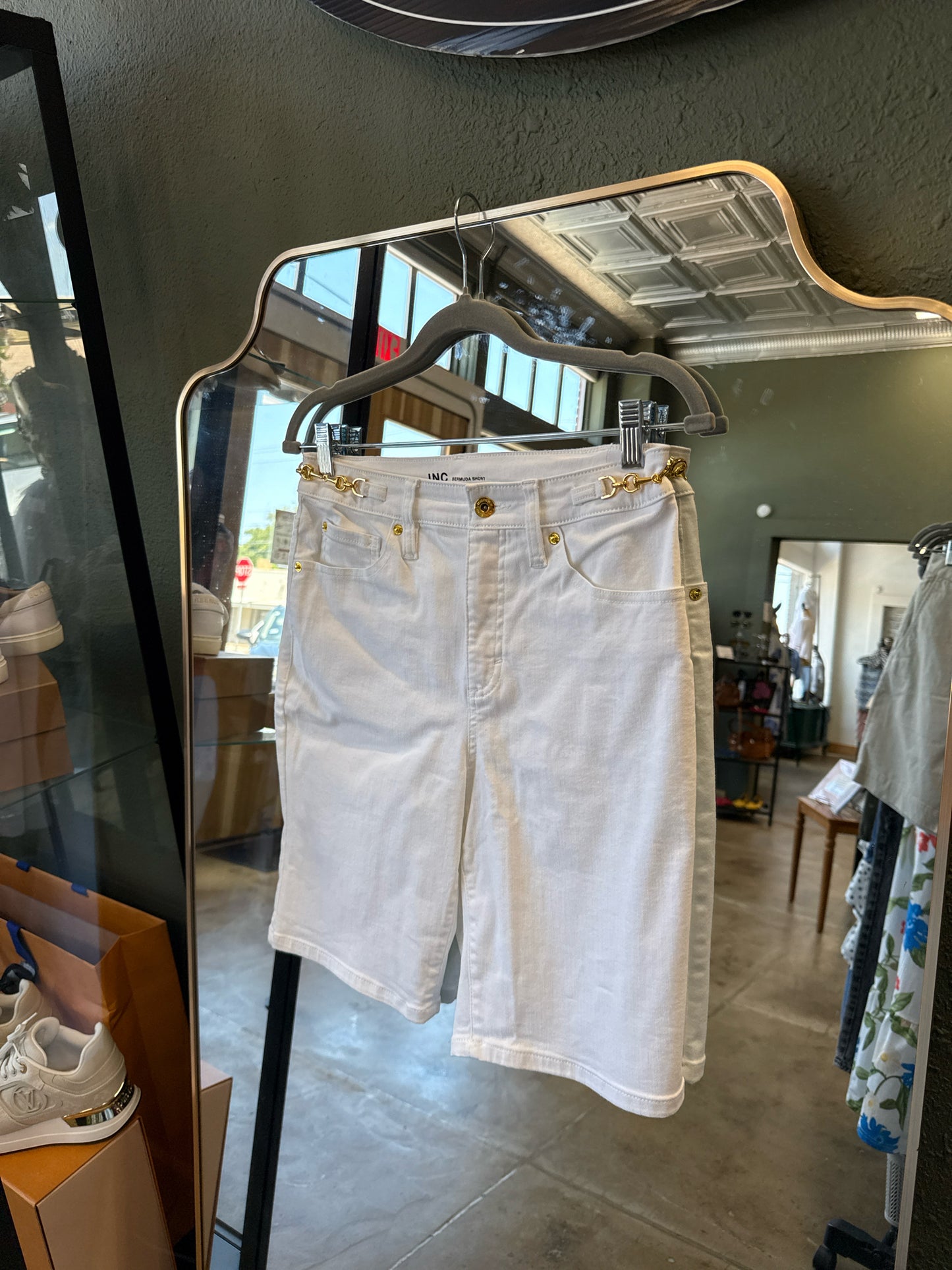 INC Size 8/29 White Shorts