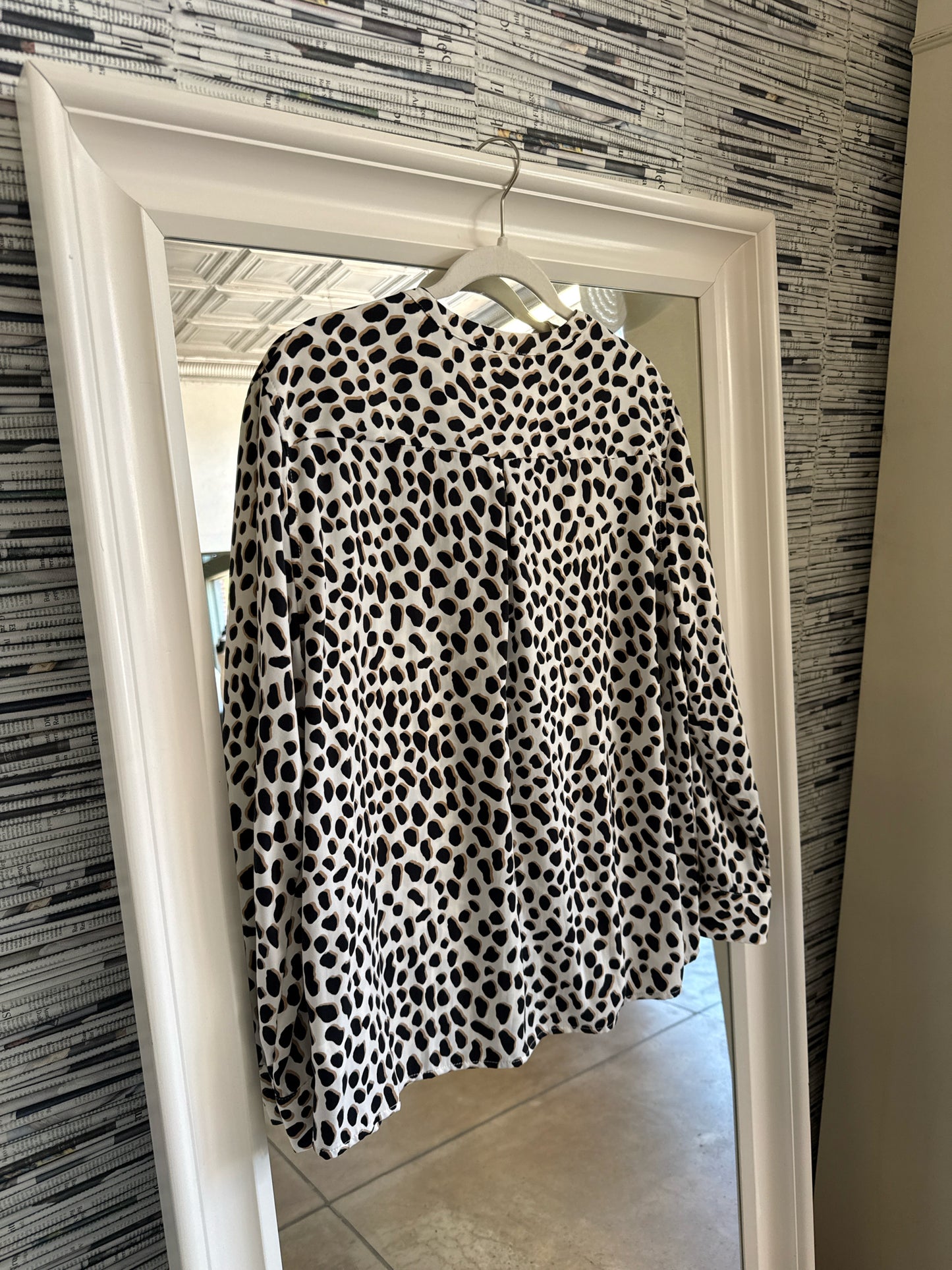 Adrienne Vittadini Size L Cream/Brown Top