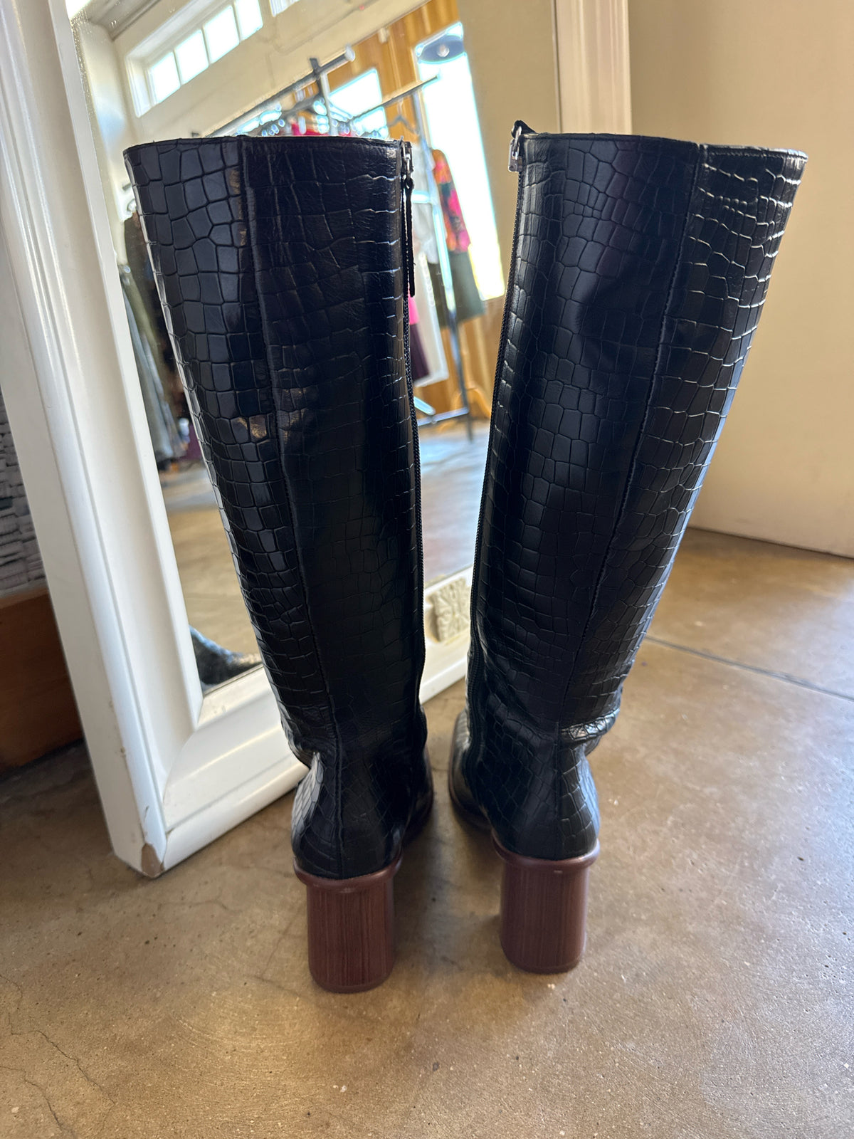Alohas Shoe Size 38 Black Boots