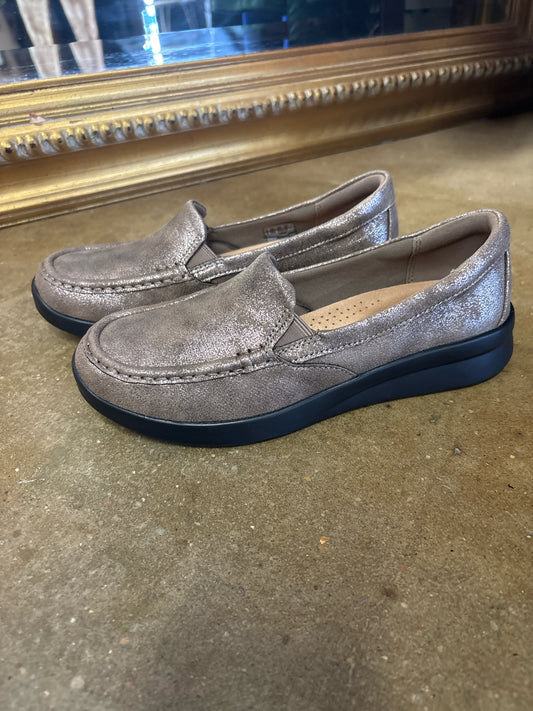 Clarks Shoe Size 7.5 Silver Loafers