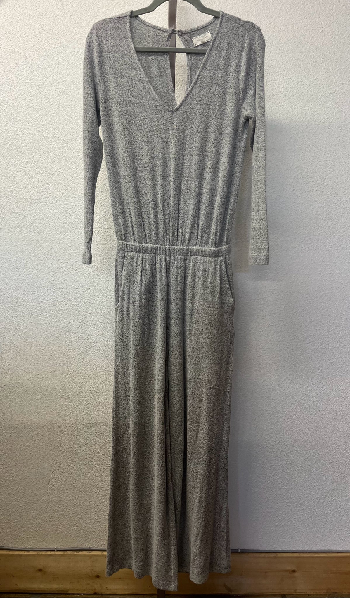 Lou & Grey Size XS light gray V-neck Romper