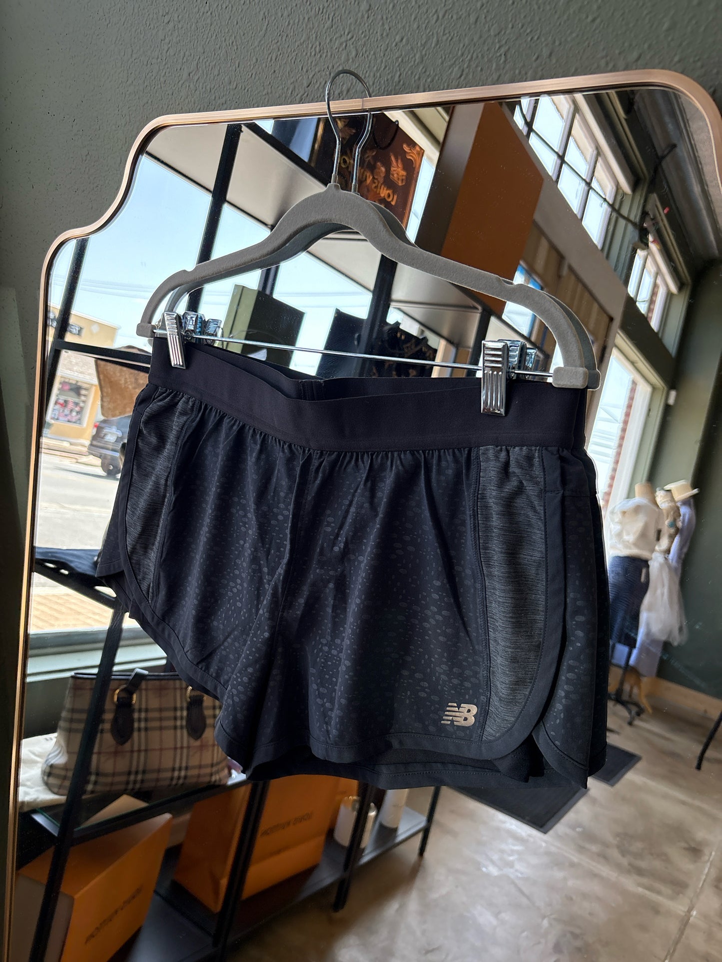 NEW BALANCE Size M Black Shorts