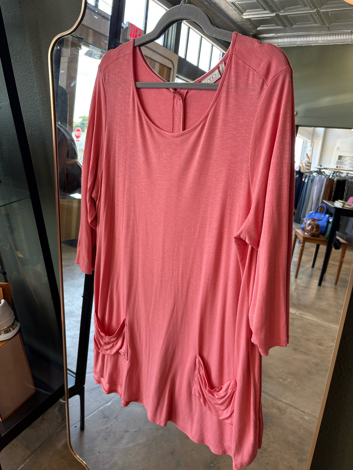 Logo Size 1X Salmon Top