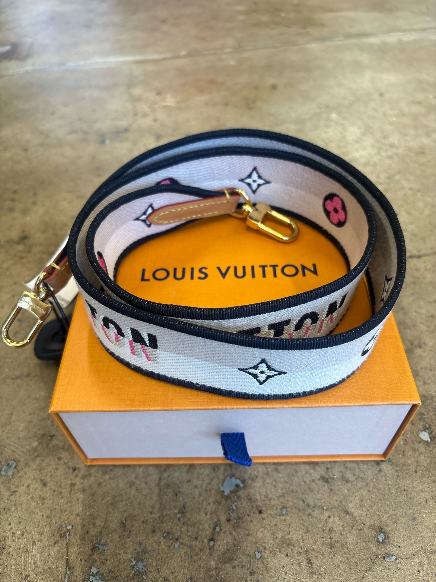 Louis Vuitton Cream/Pink Misc. Bag/Accesory