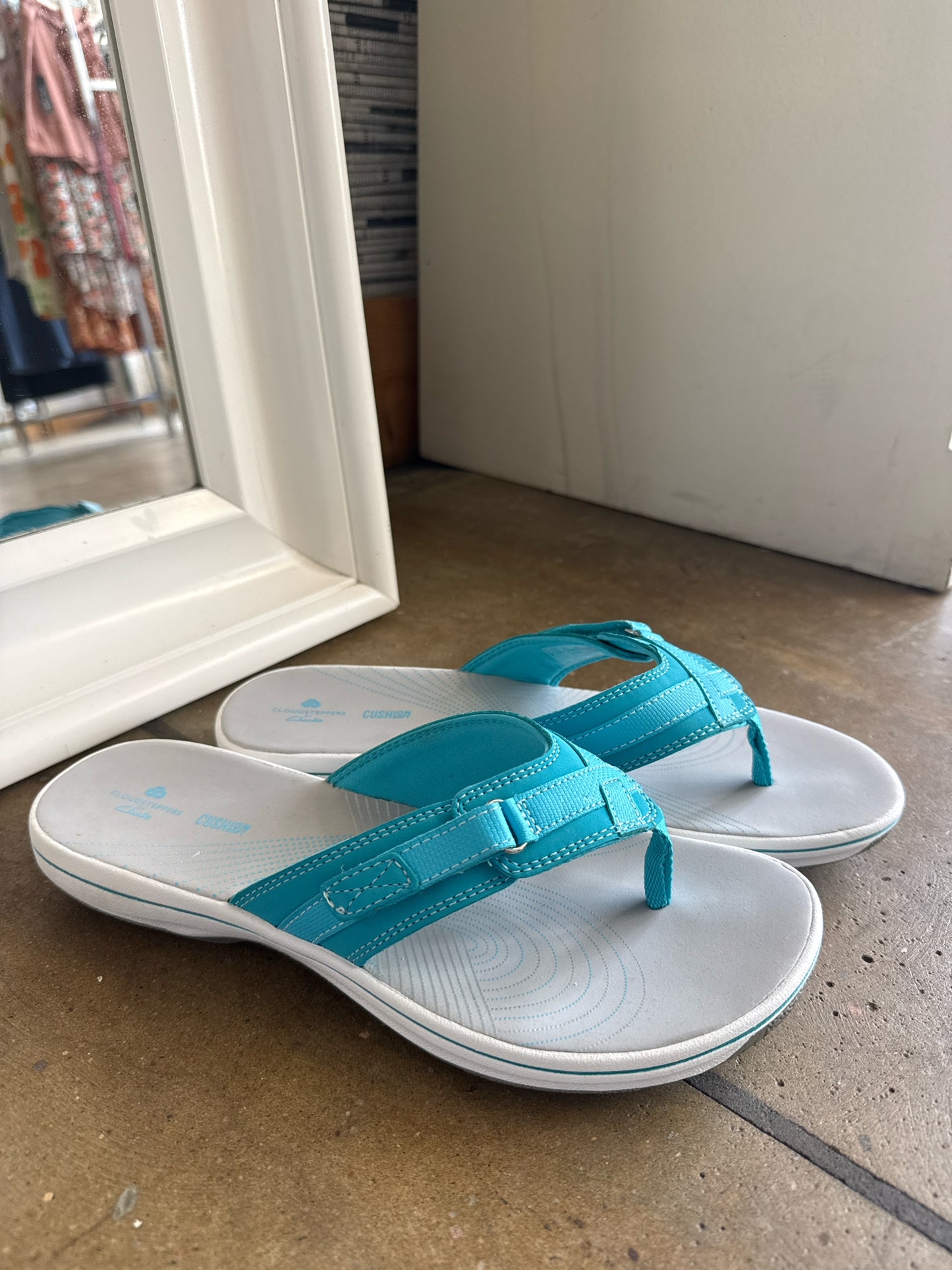 Clarks Shoe Size 9 Teal Flip Flops
