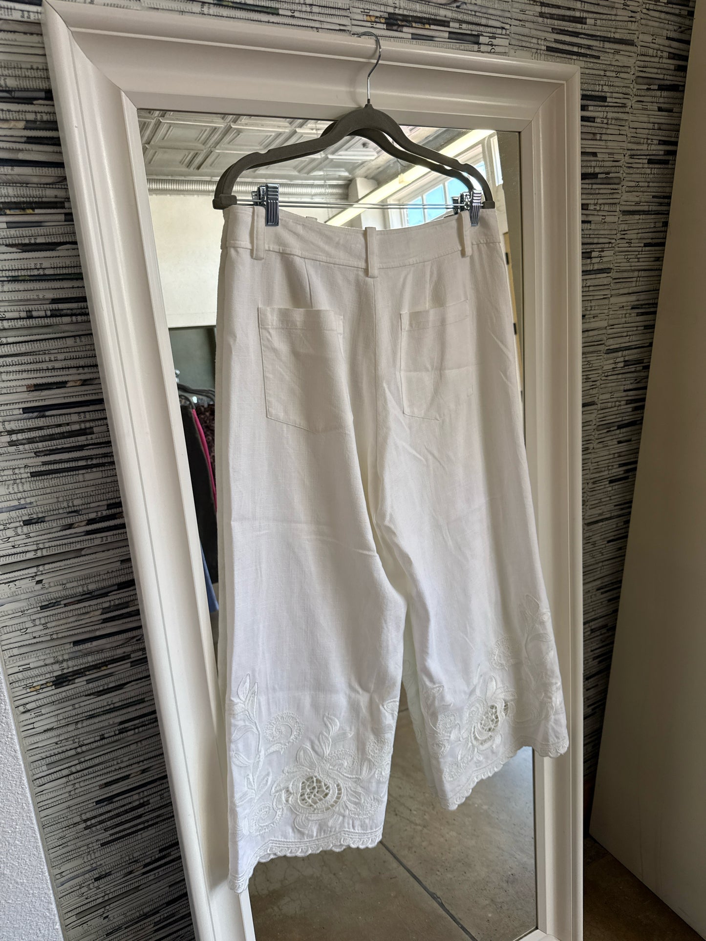 ZARA Size L White Pants