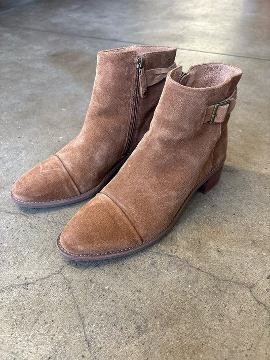 Soludos Shoe Size 9 Tan suede Boots