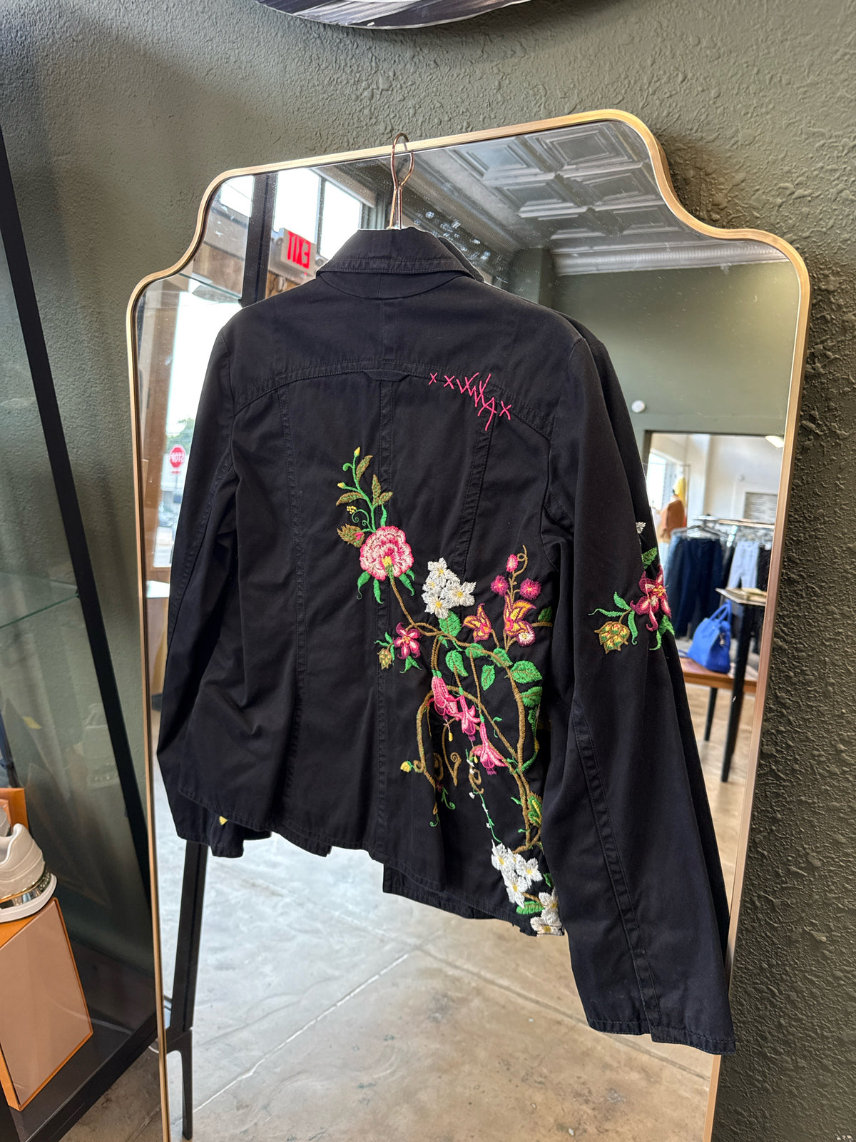 Size M Black Jacket