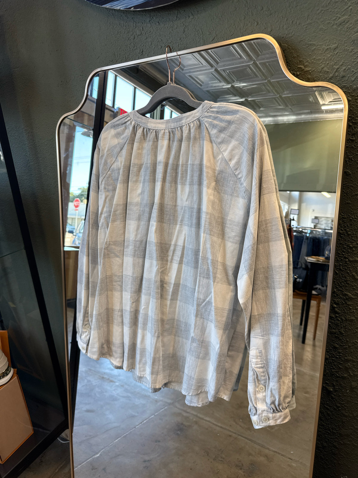 DULUTH TRADING Size L Gray/White Top