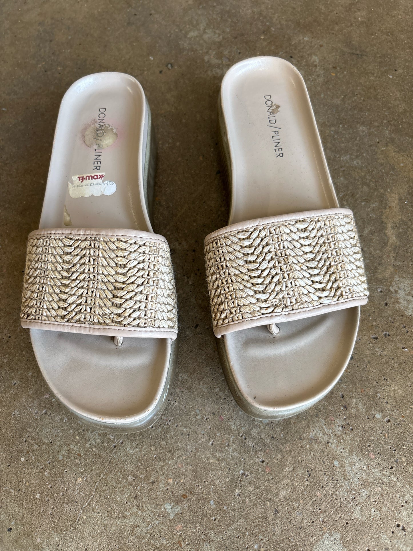 Donald Pliner Shoe Size 8.5 Sandals