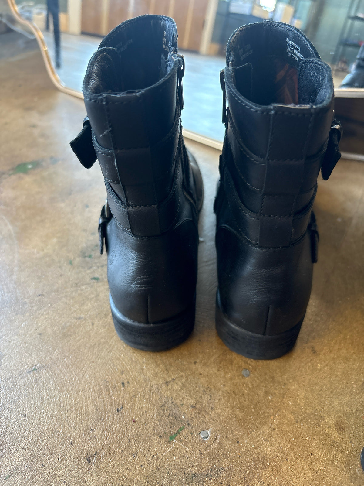 Born Shoe Size 9M Black Boots