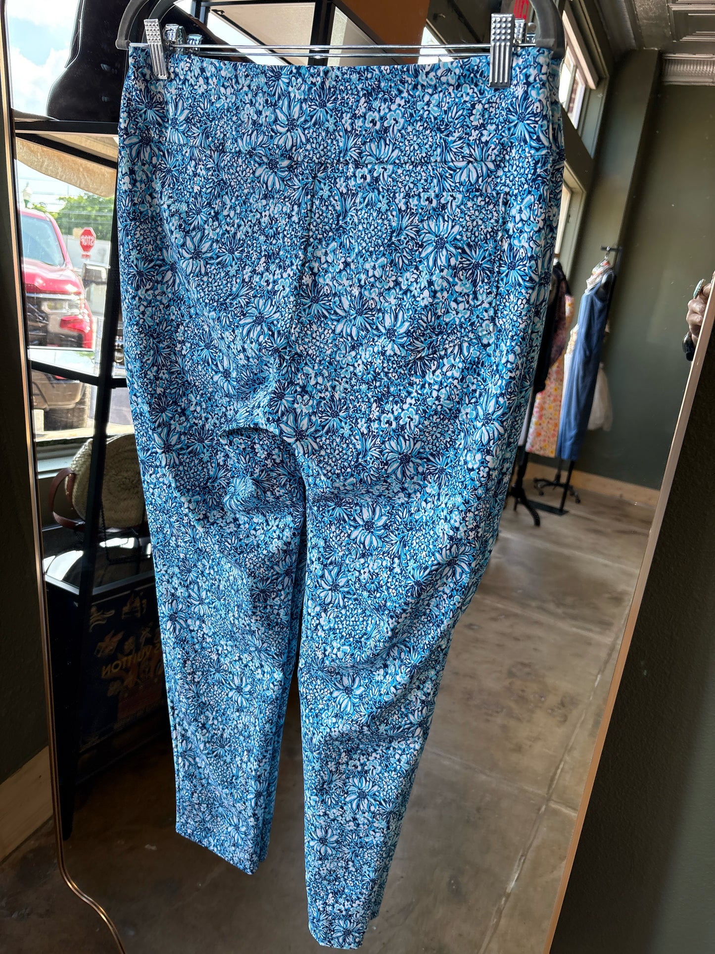 Lilly Pulitzer Size 8 blue and white Pants
