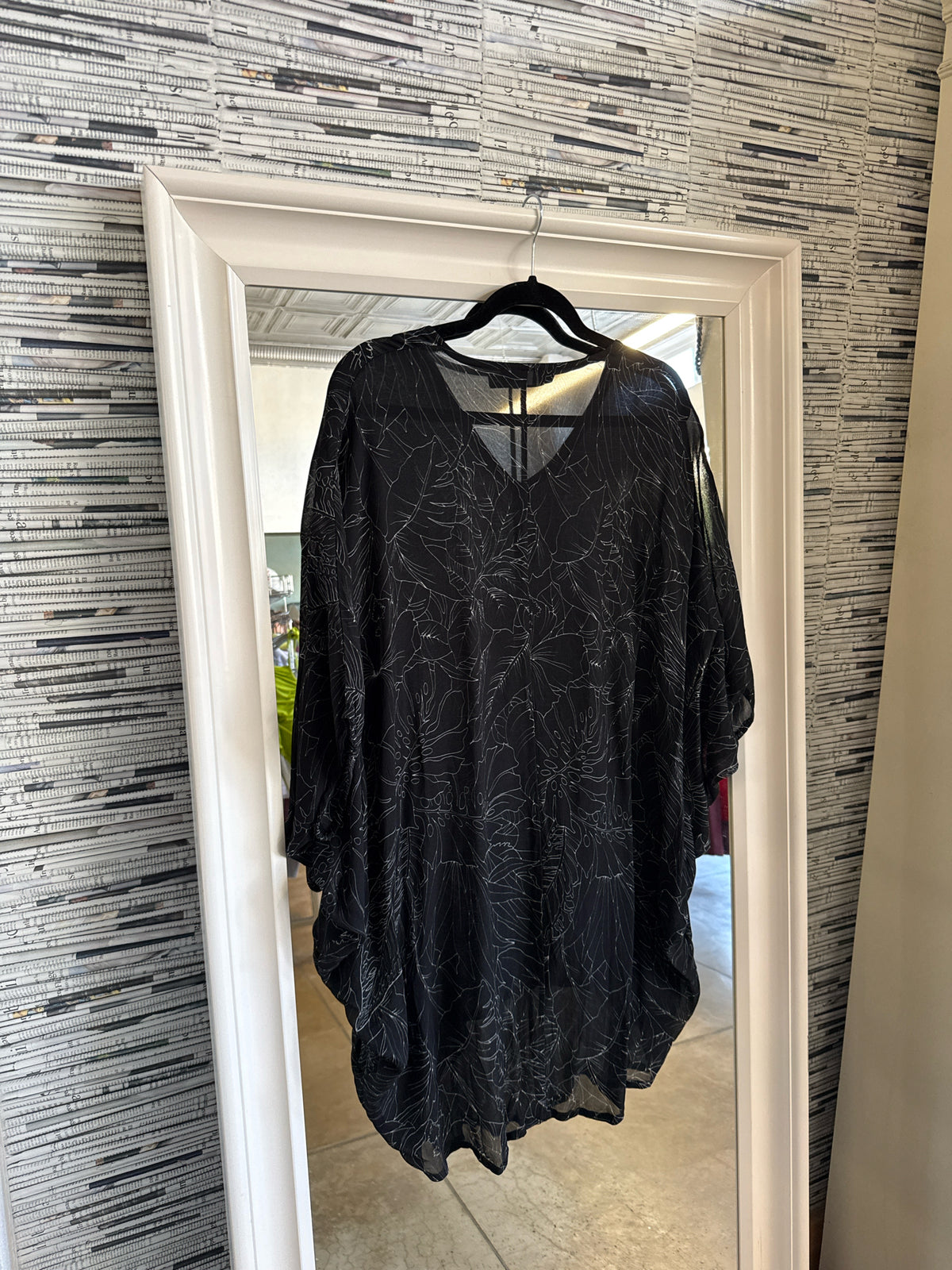 Bryn Walker Size M B&W Top