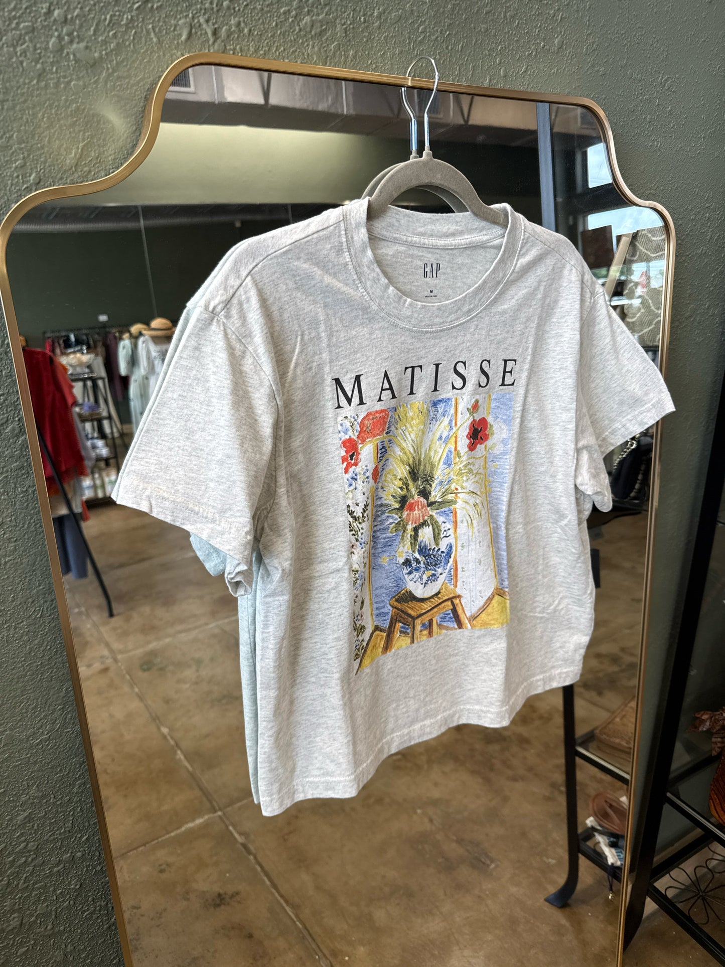 GAP Size M Cream/multi Tee