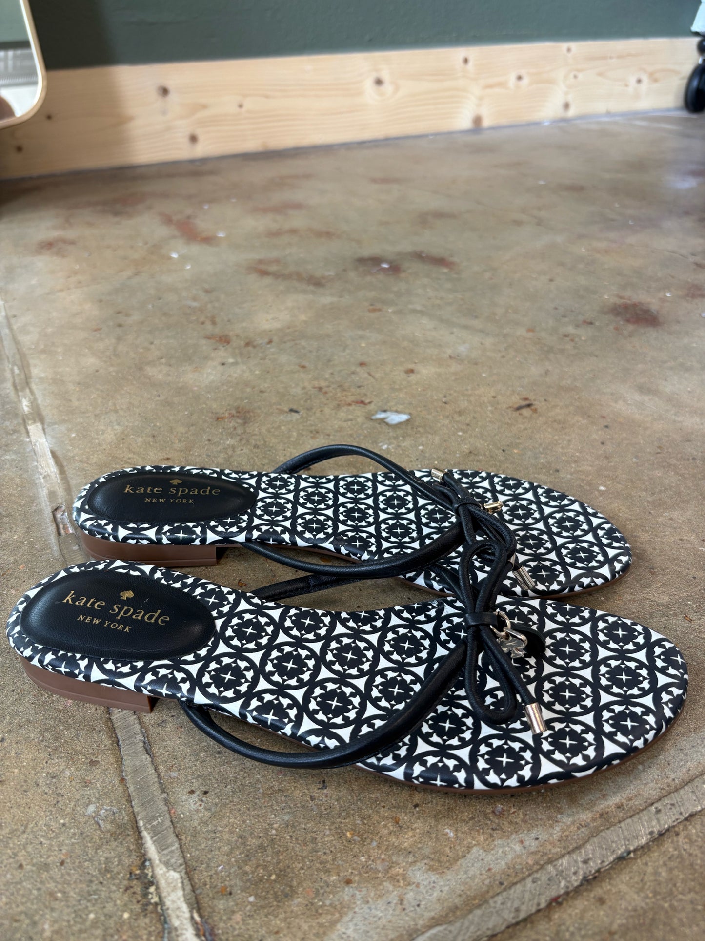 Kate Spade Shoe Size 9 Black & White Flip Flops