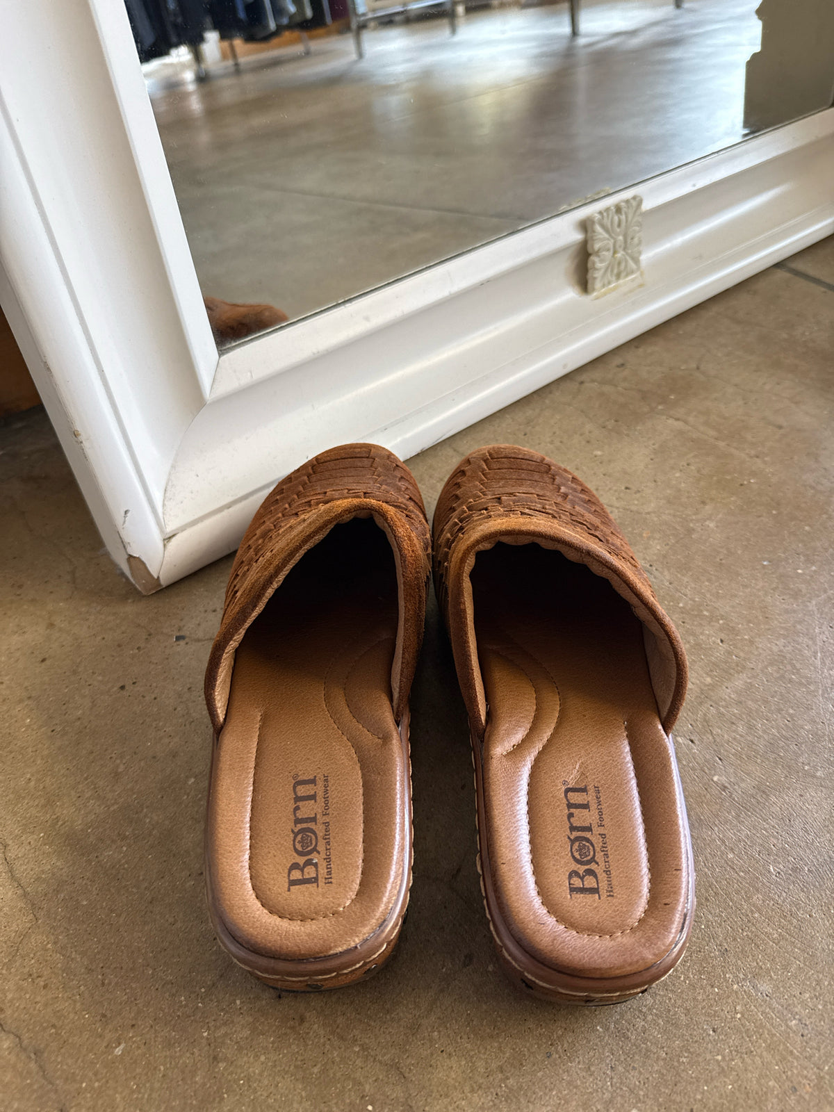 Born Shoe Size 8 Brown Clogs