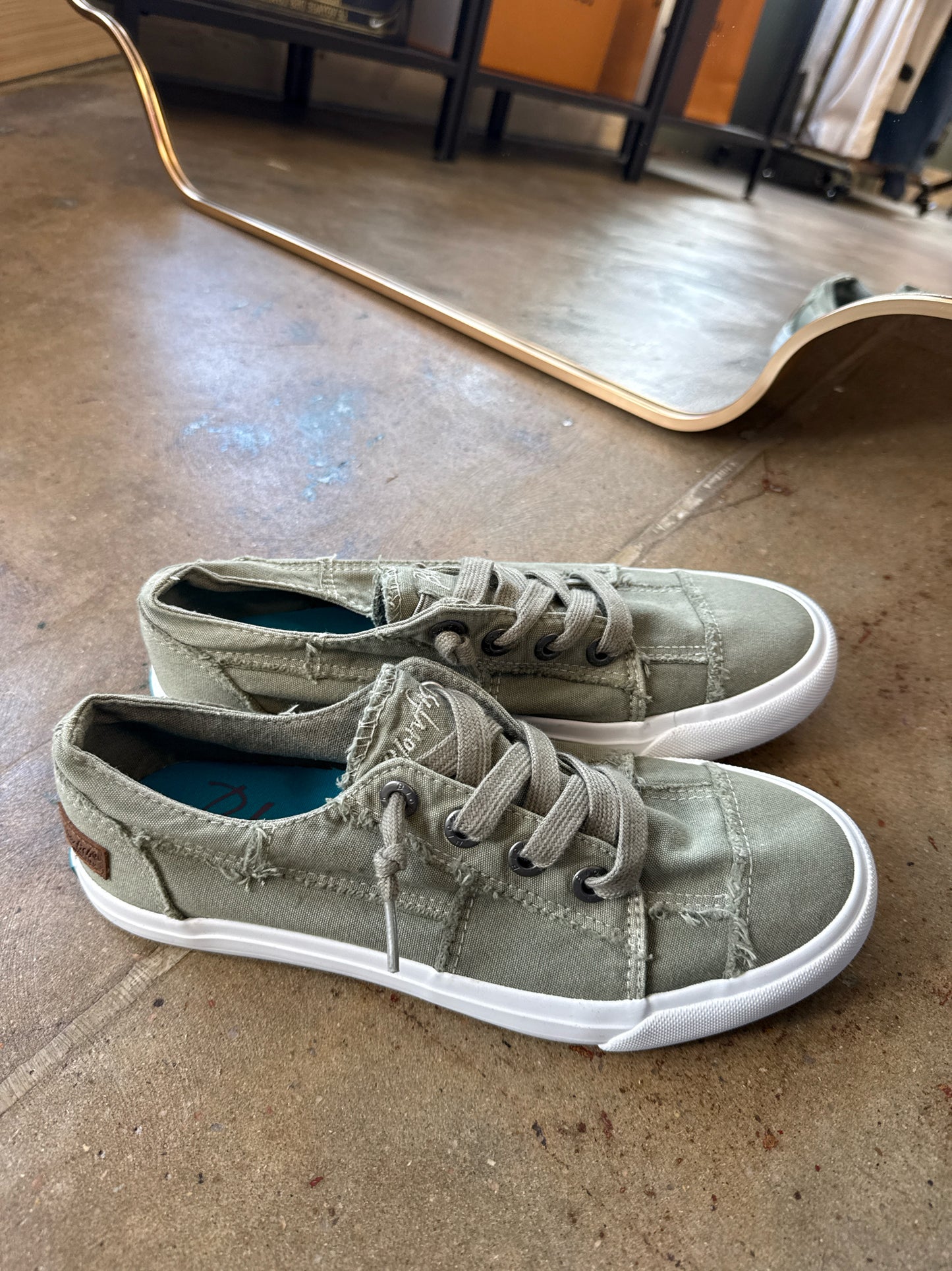 Blowfish Shoe Size 7.5 Gray Sneakers