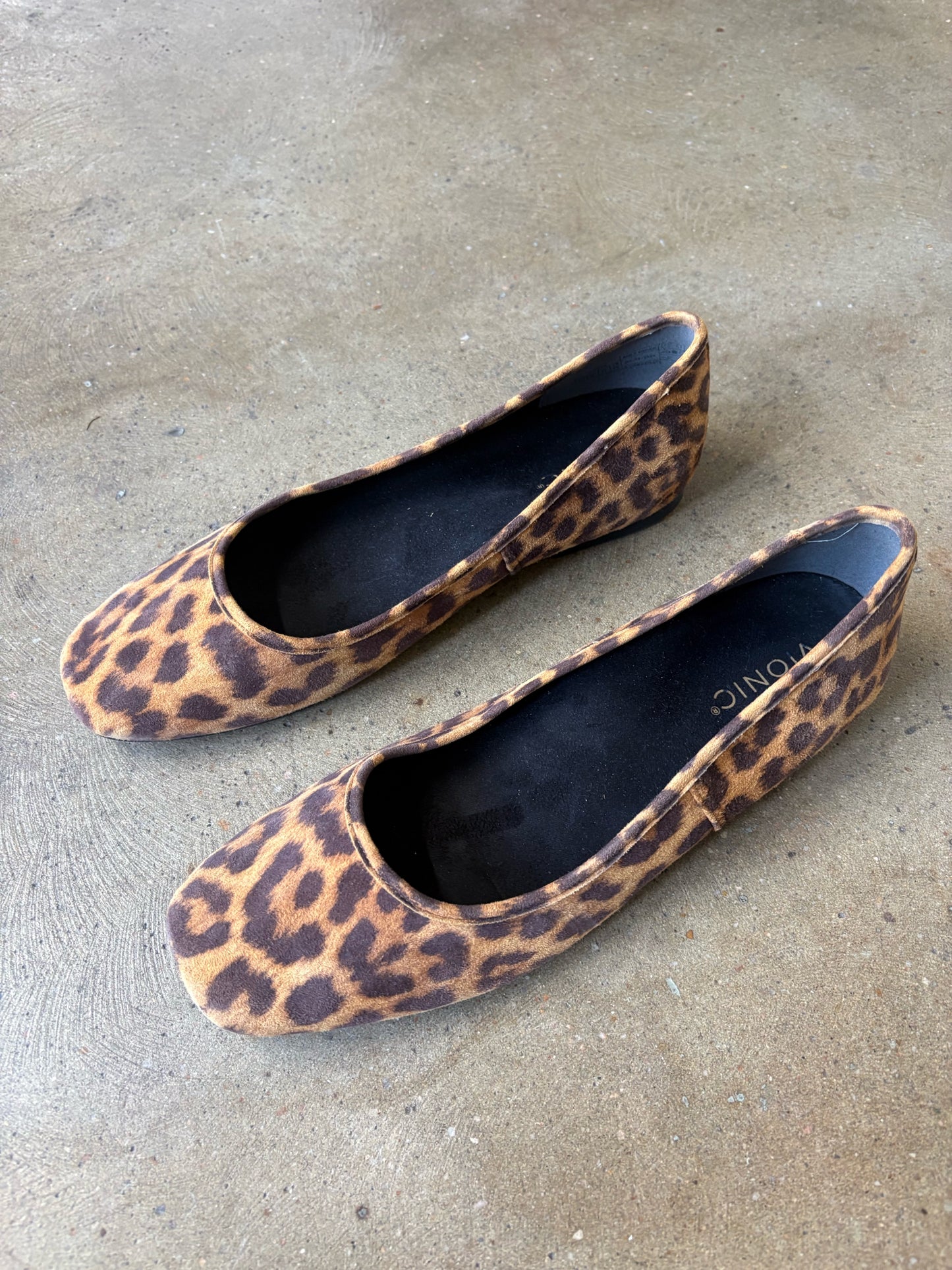 Vionic Shoe Size 10 cheetah Flats