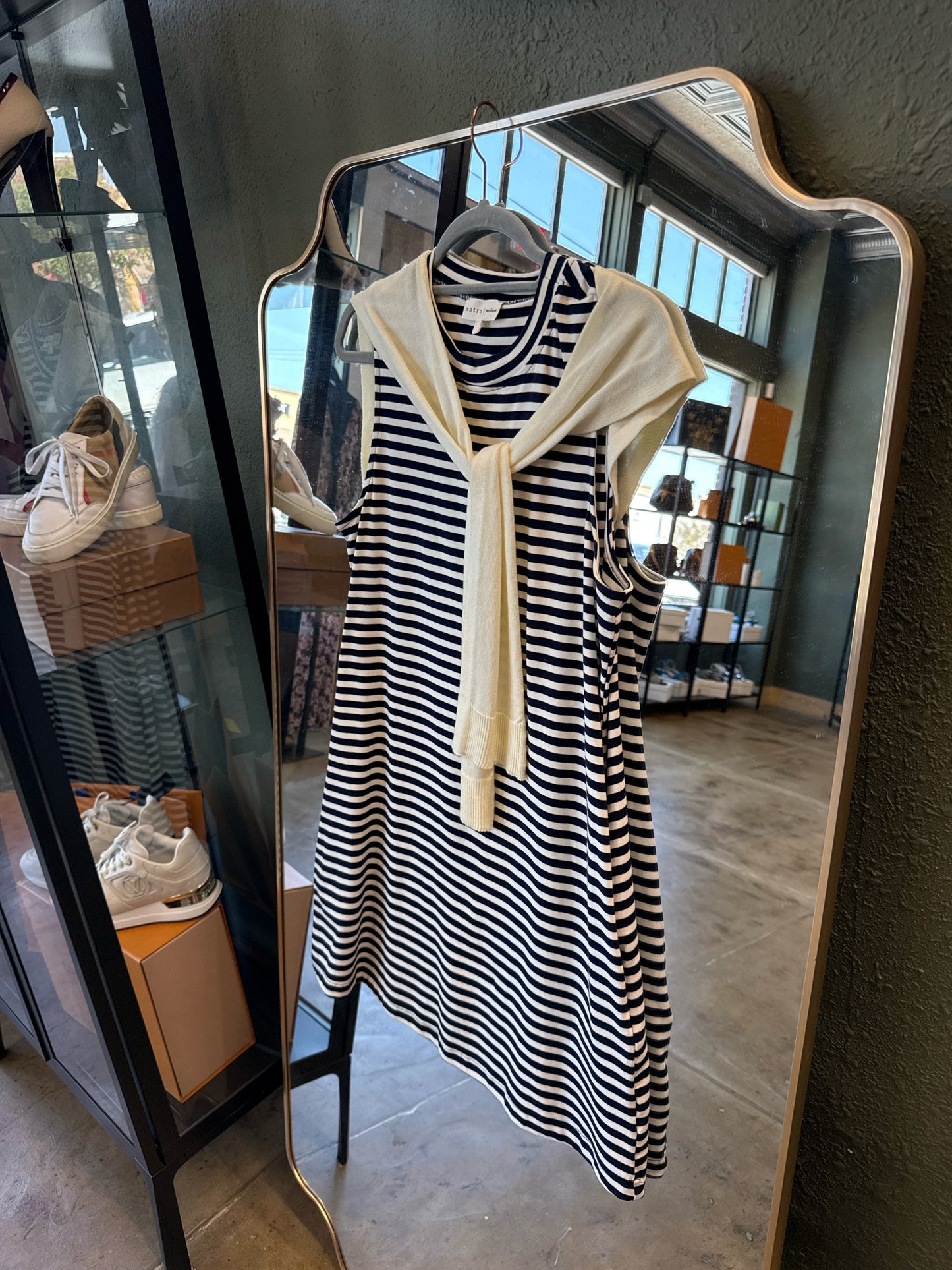 entro Size M Navy/White Dress