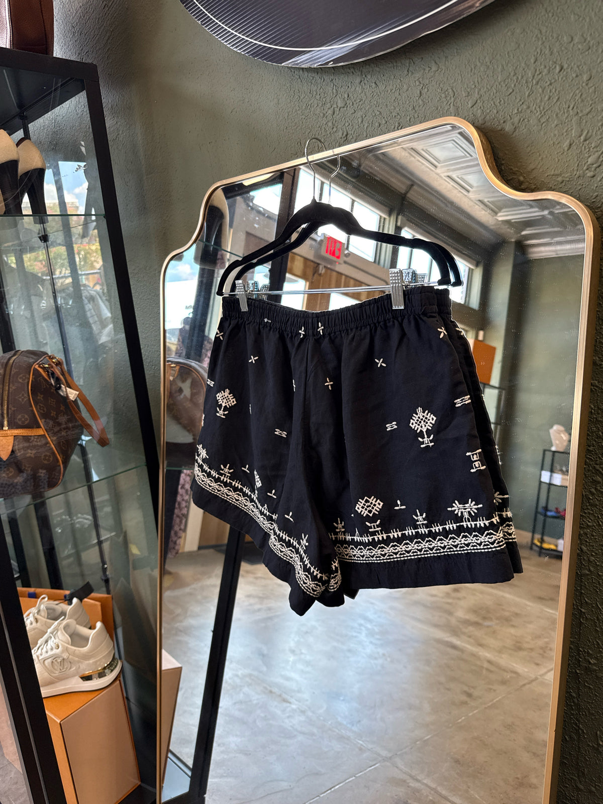 Banana Republic Size M Black Shorts