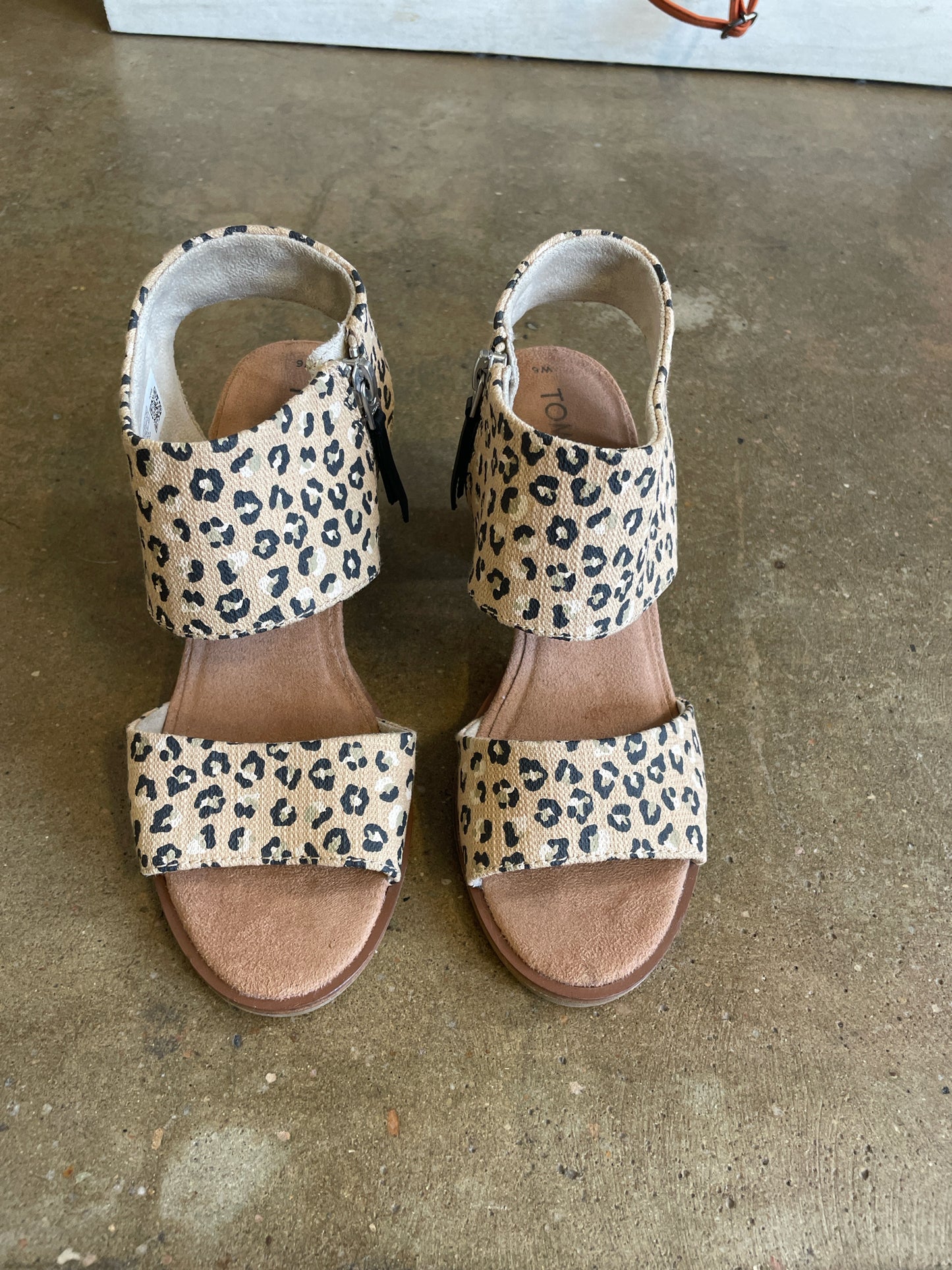 Toms Shoe Size 6 Leopard Heels